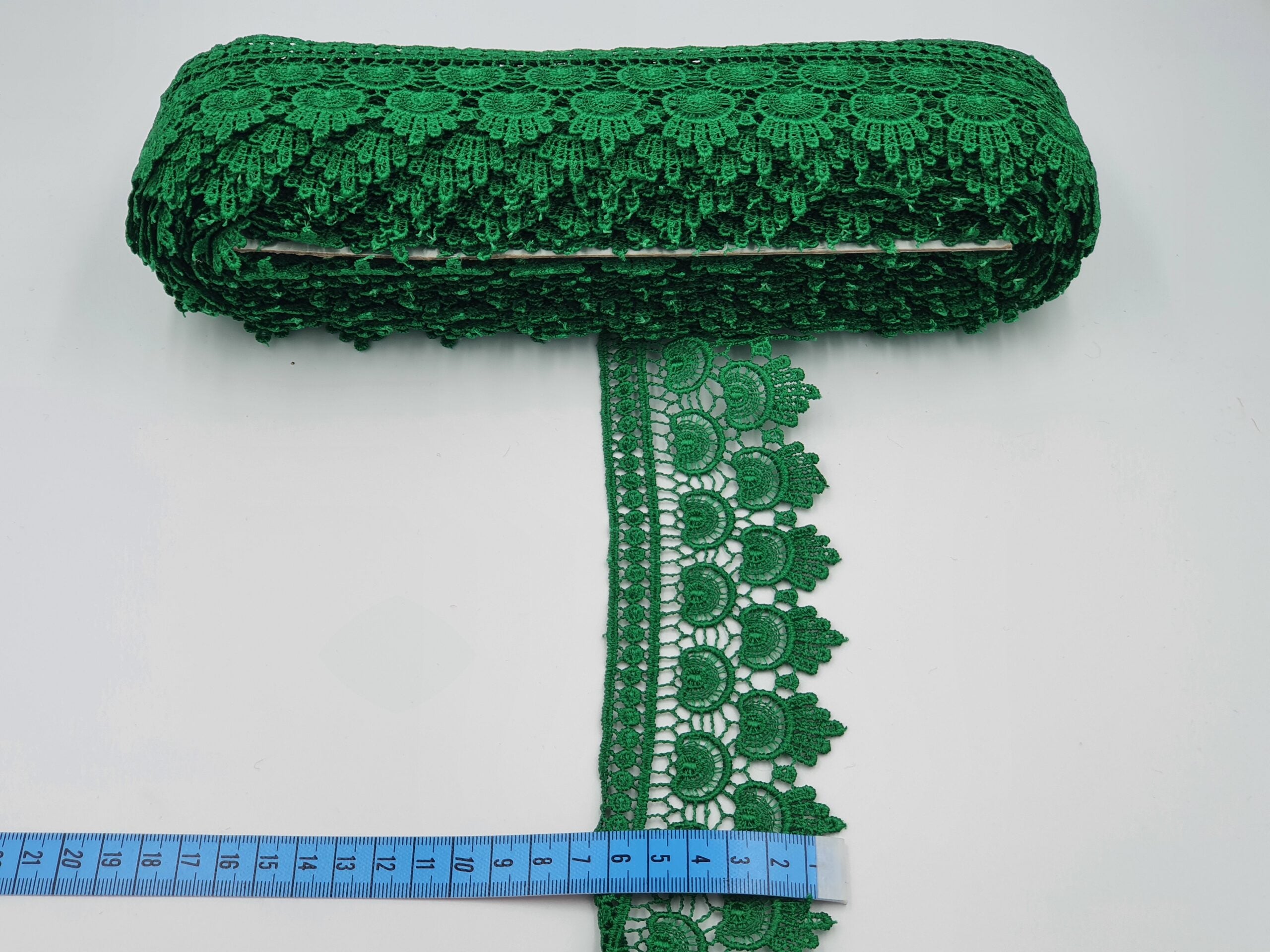 Broderie verde model din fir de matase