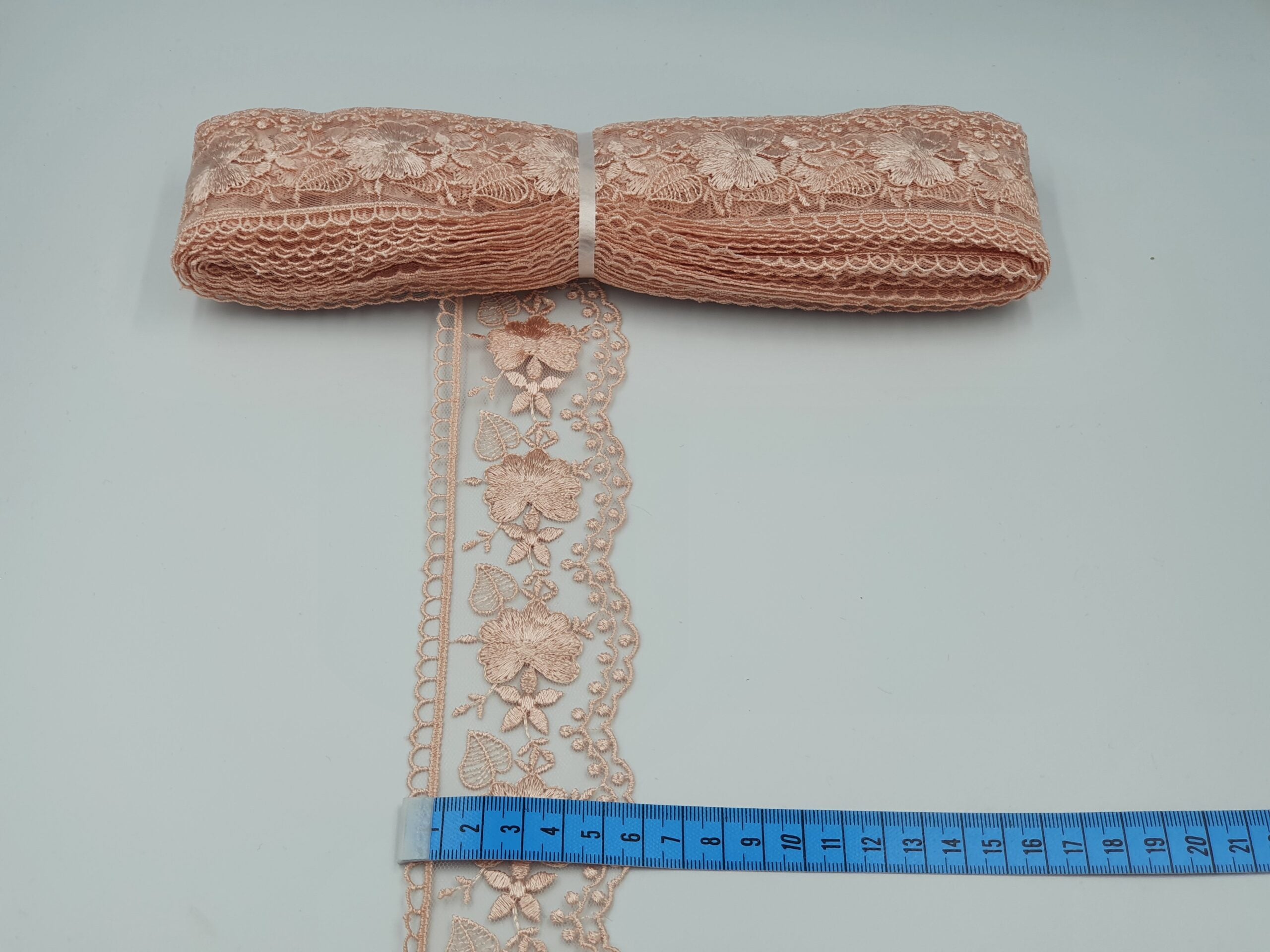 Broderie roz-prafuit model din fir de matase