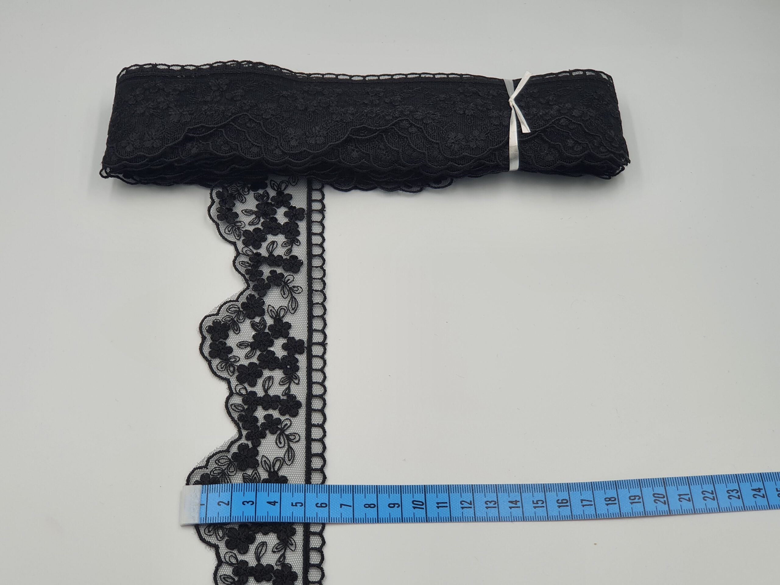 Broderie negru model din fir de matase