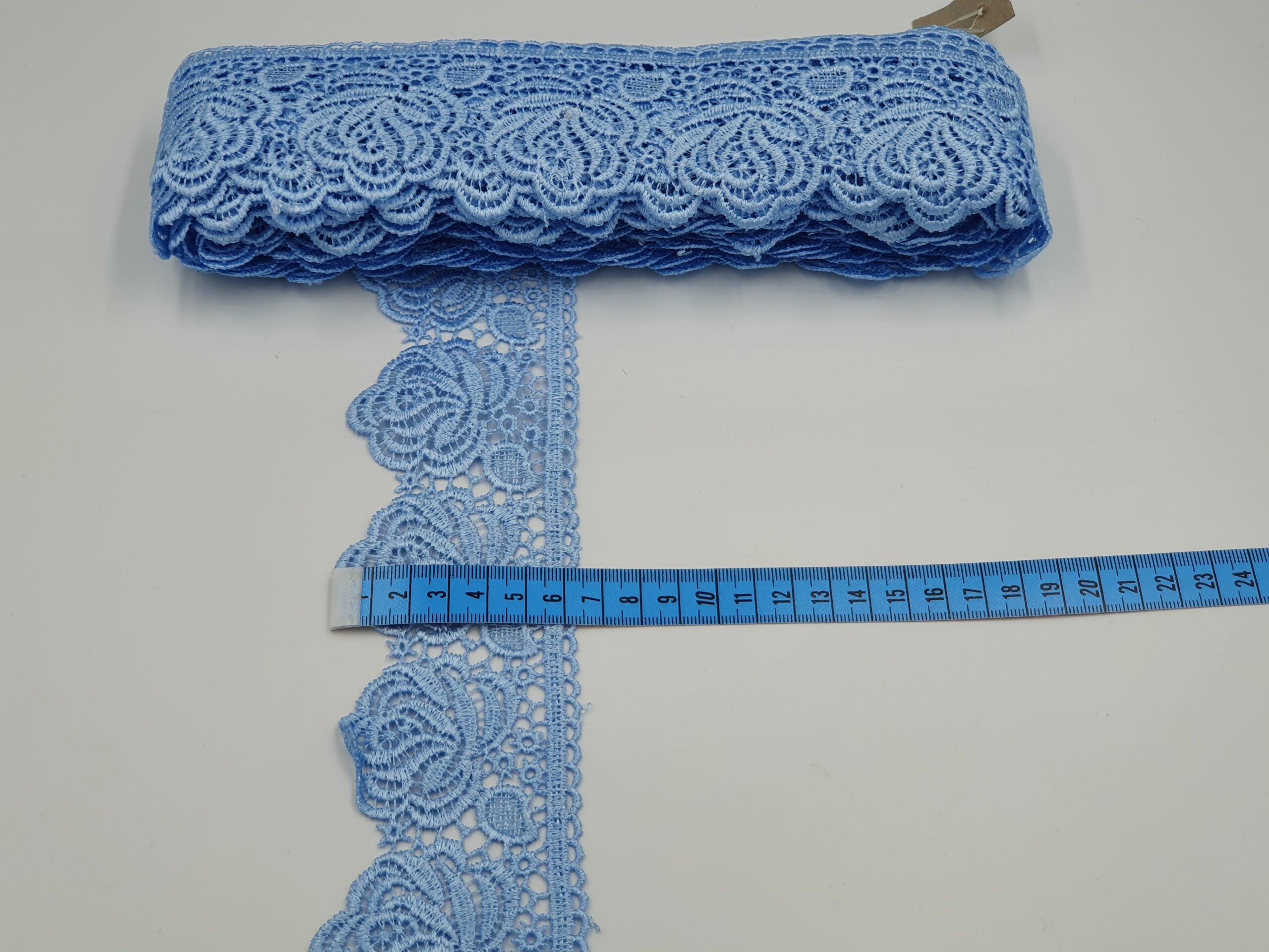 Broderie bleu-deschis model din fir de matase
