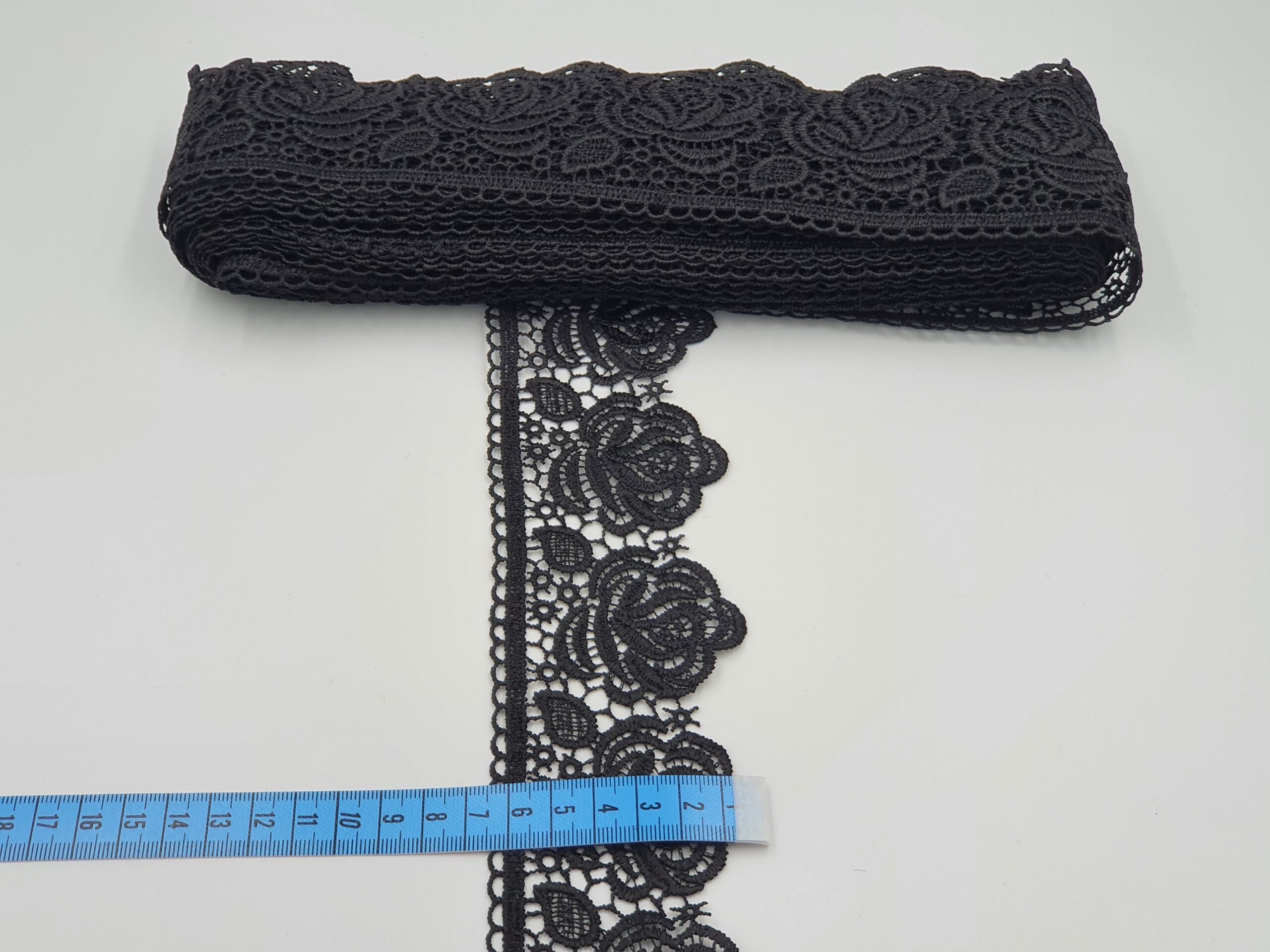 Broderie neagra model din fir de matase
