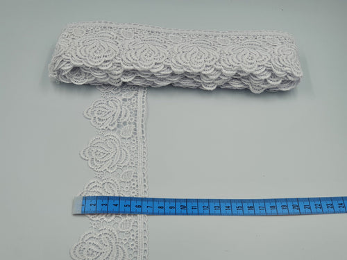 Broderie alba model din fir de matase