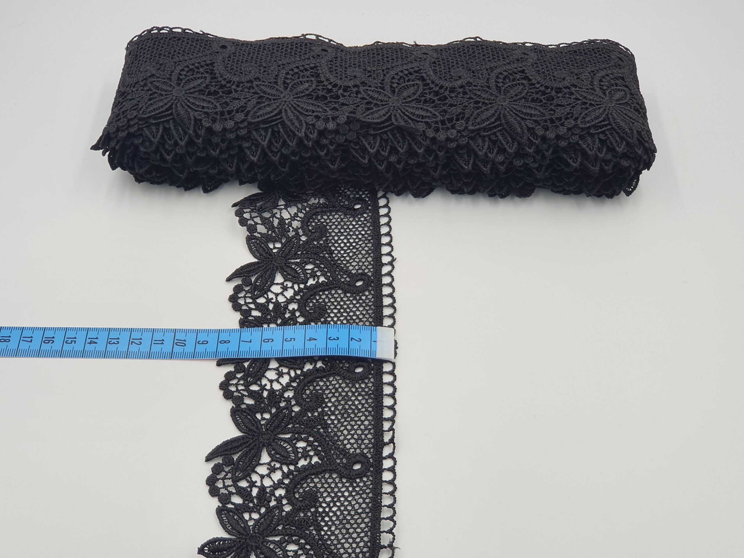 Broderie negru model din fir de matase