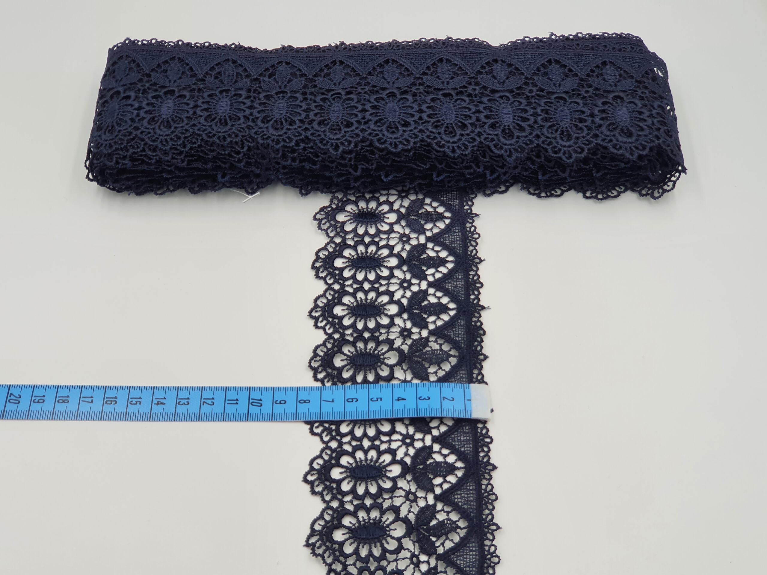 Broderie bleumarin model din fir de matase