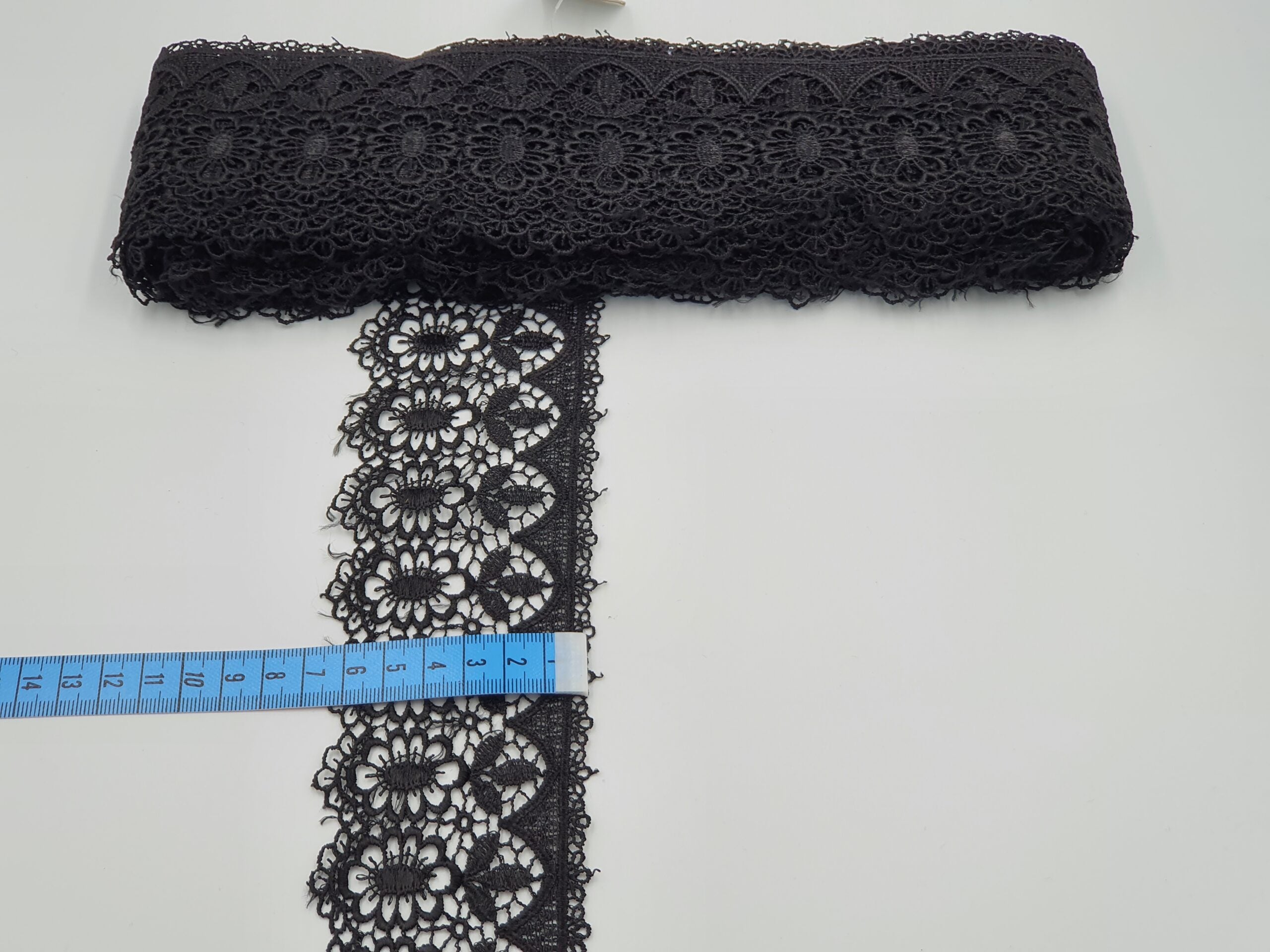 Broderie neagra model din fir de matase