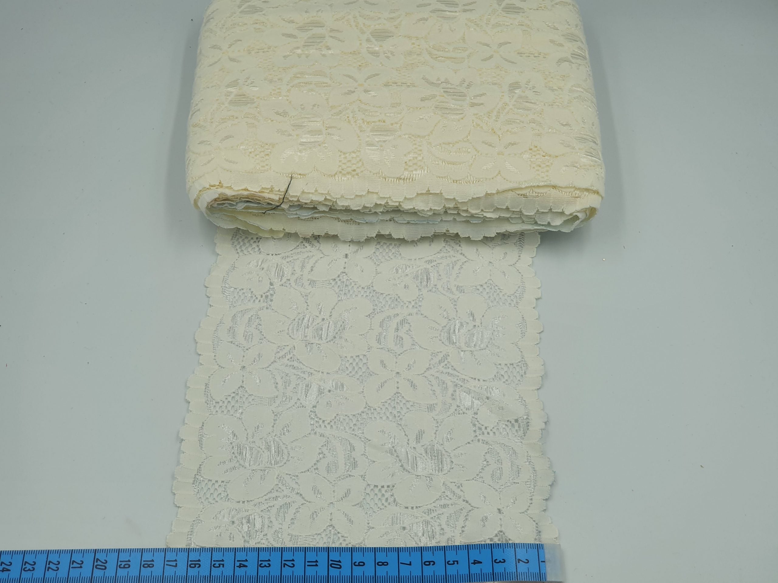 Dantela elastica, 17 cm, crem