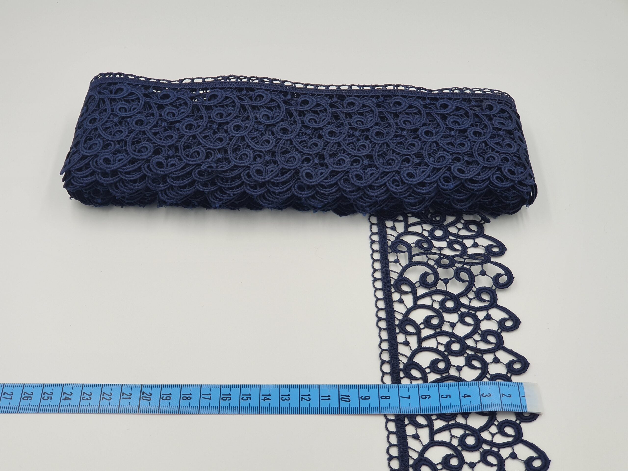 Broderie bleumarin model din fir de matase
