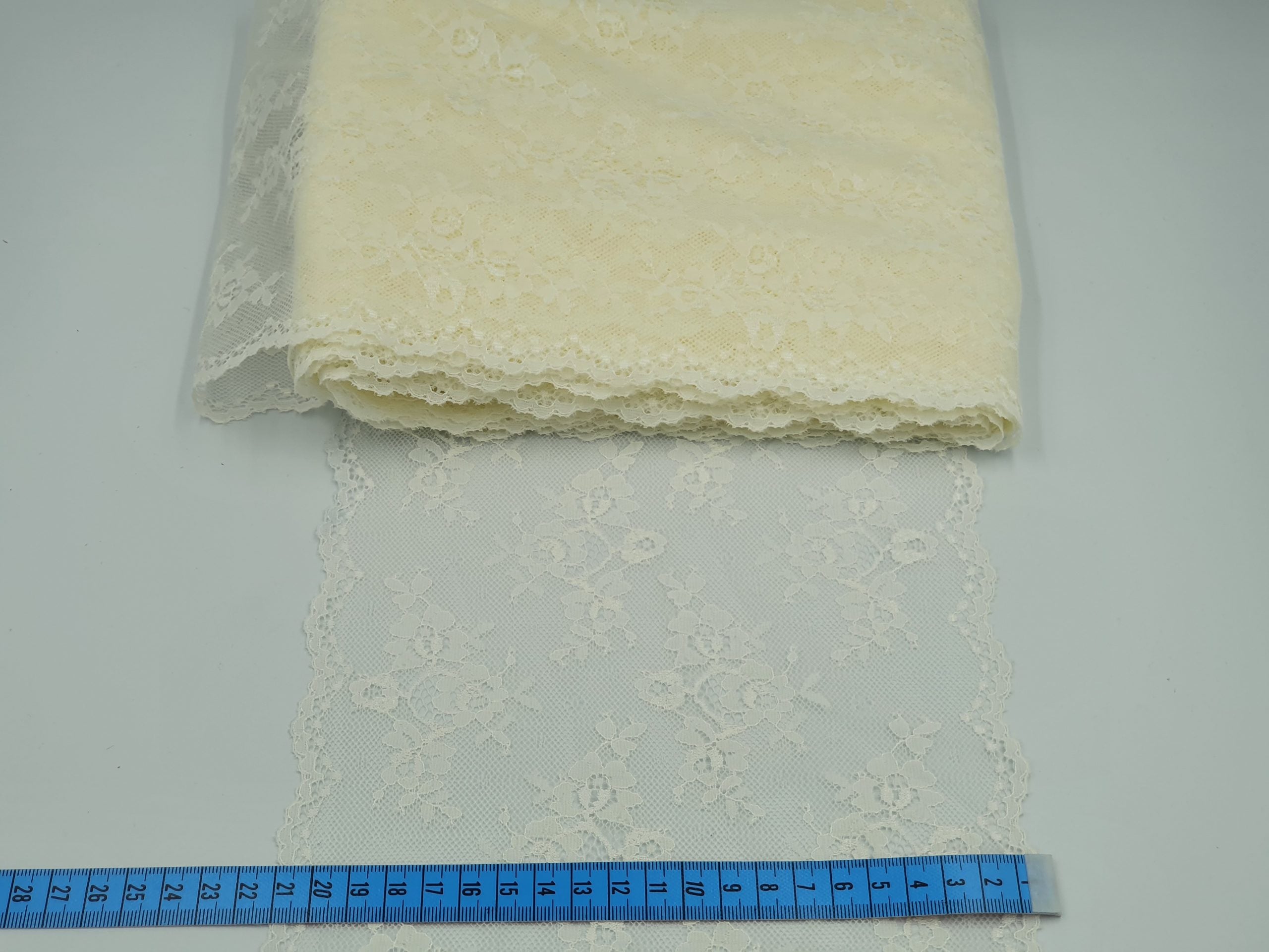 Dantelă elastică, 21cm, crem