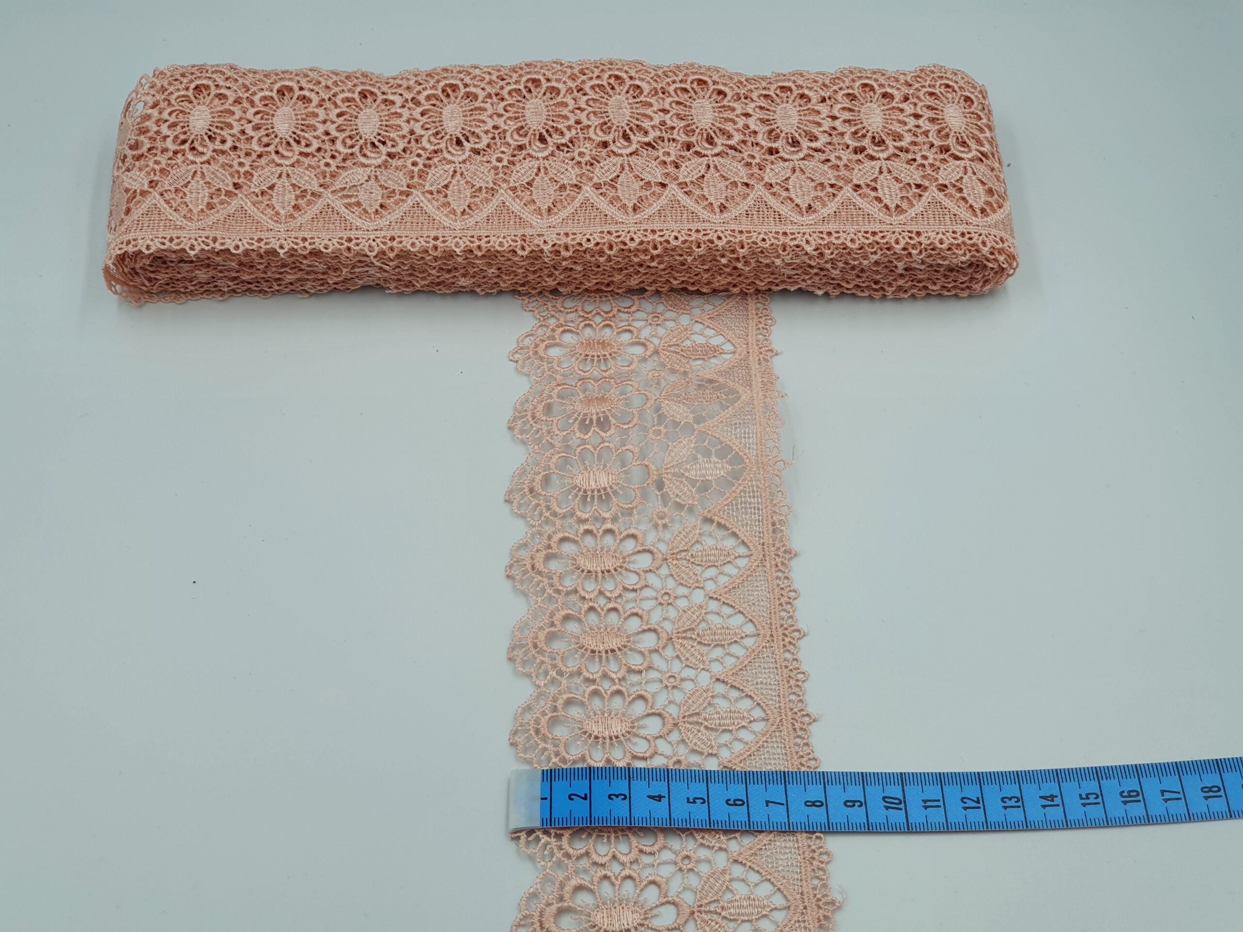 Broderie roz prafuit model din fir de matase