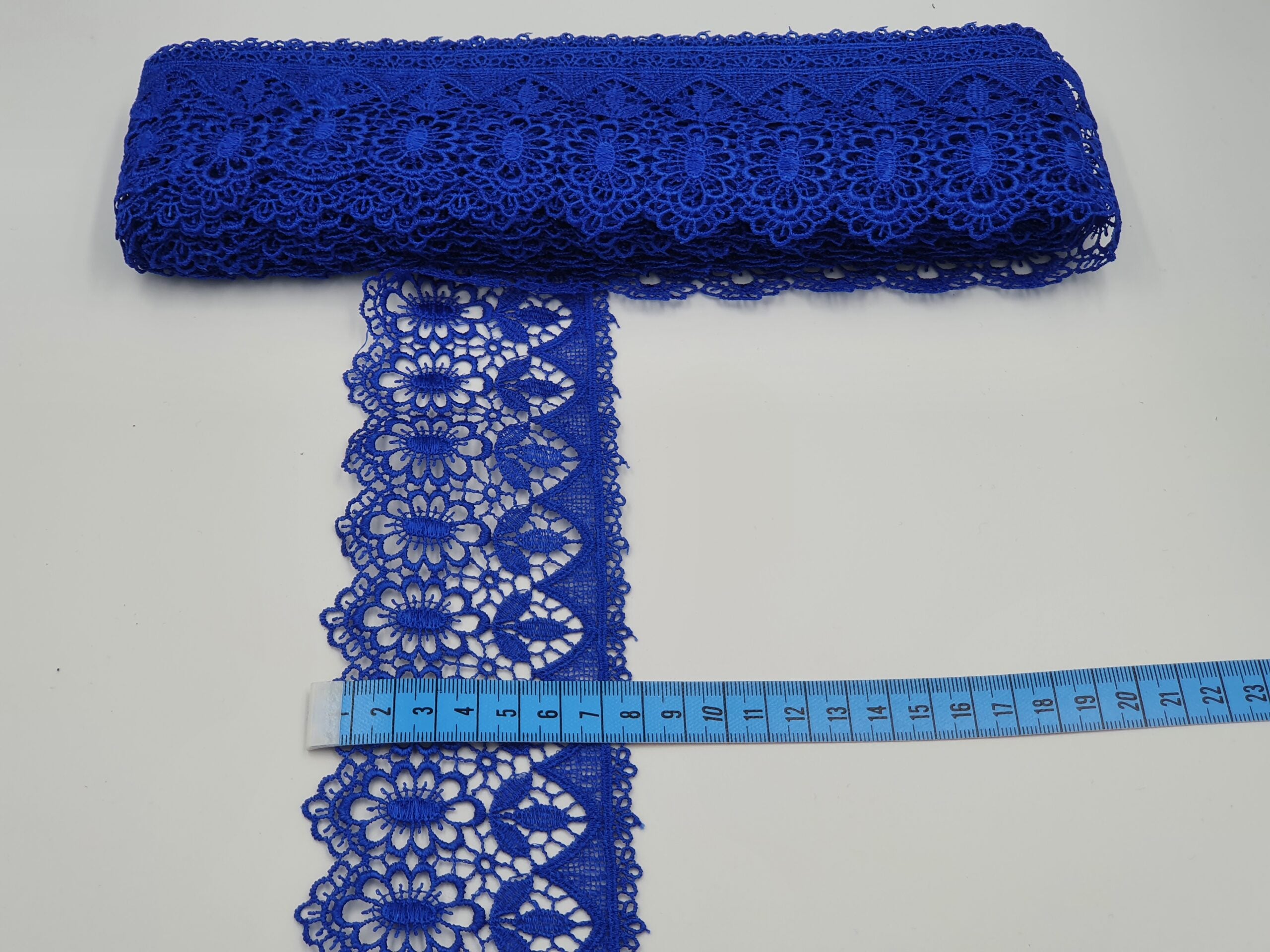 Broderie albastru model din fir de matase