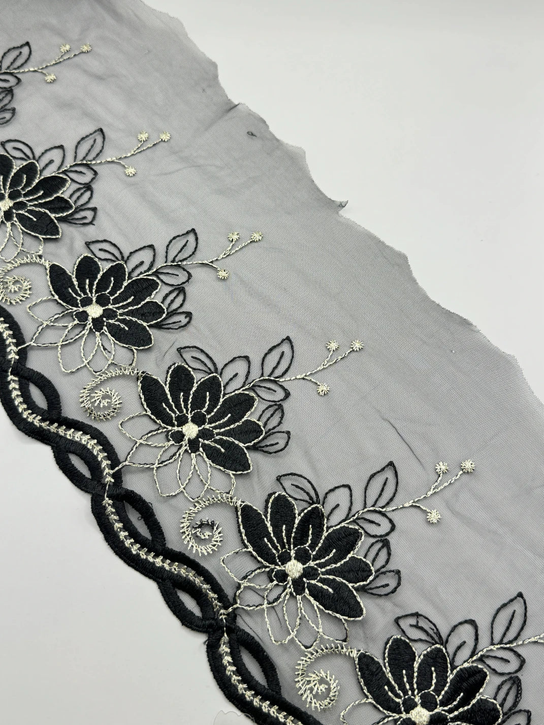 Pasmanterie rosie sau neagra, 15cm latime