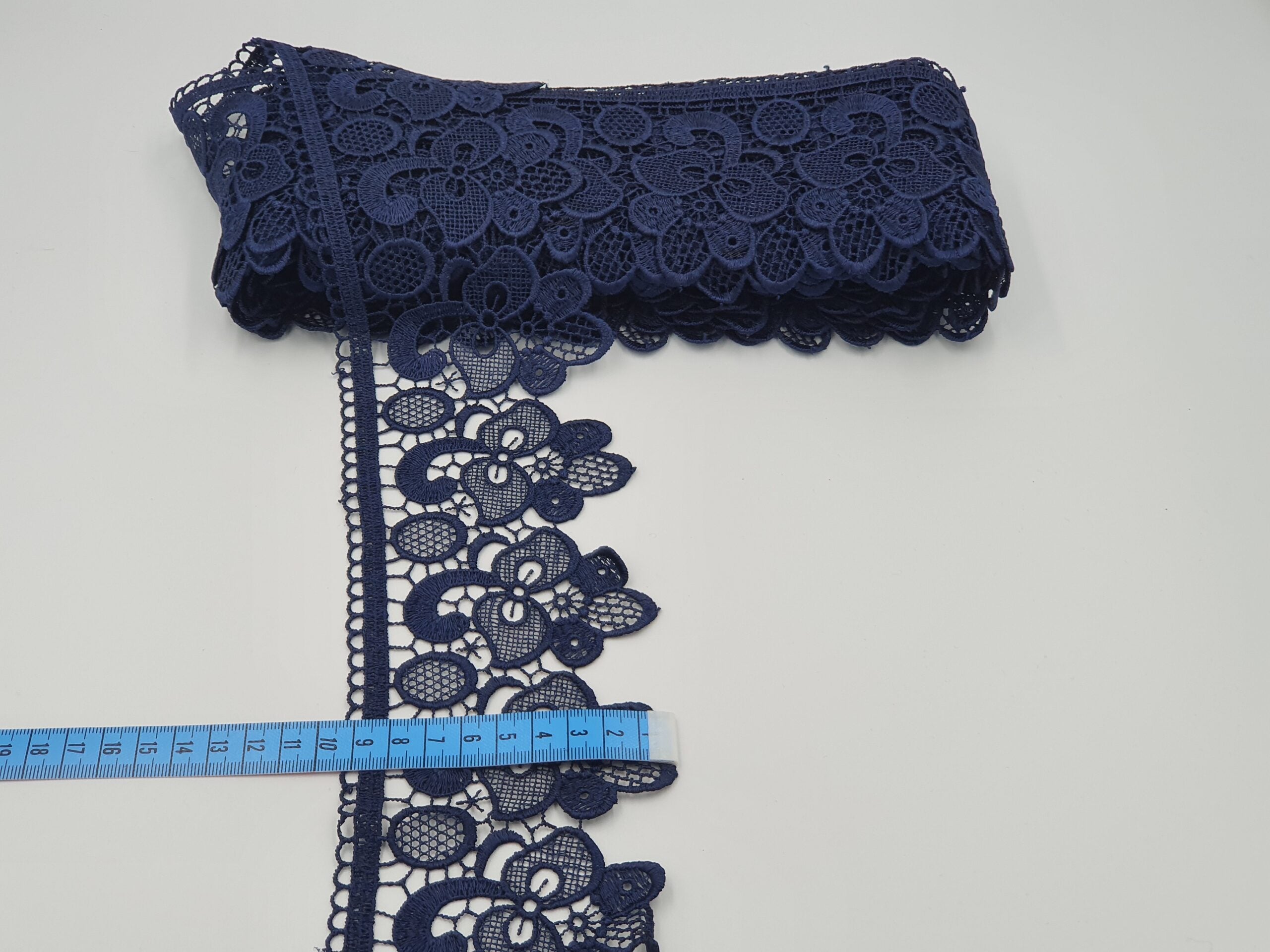 Broderie bleumarin model din fir de matase
