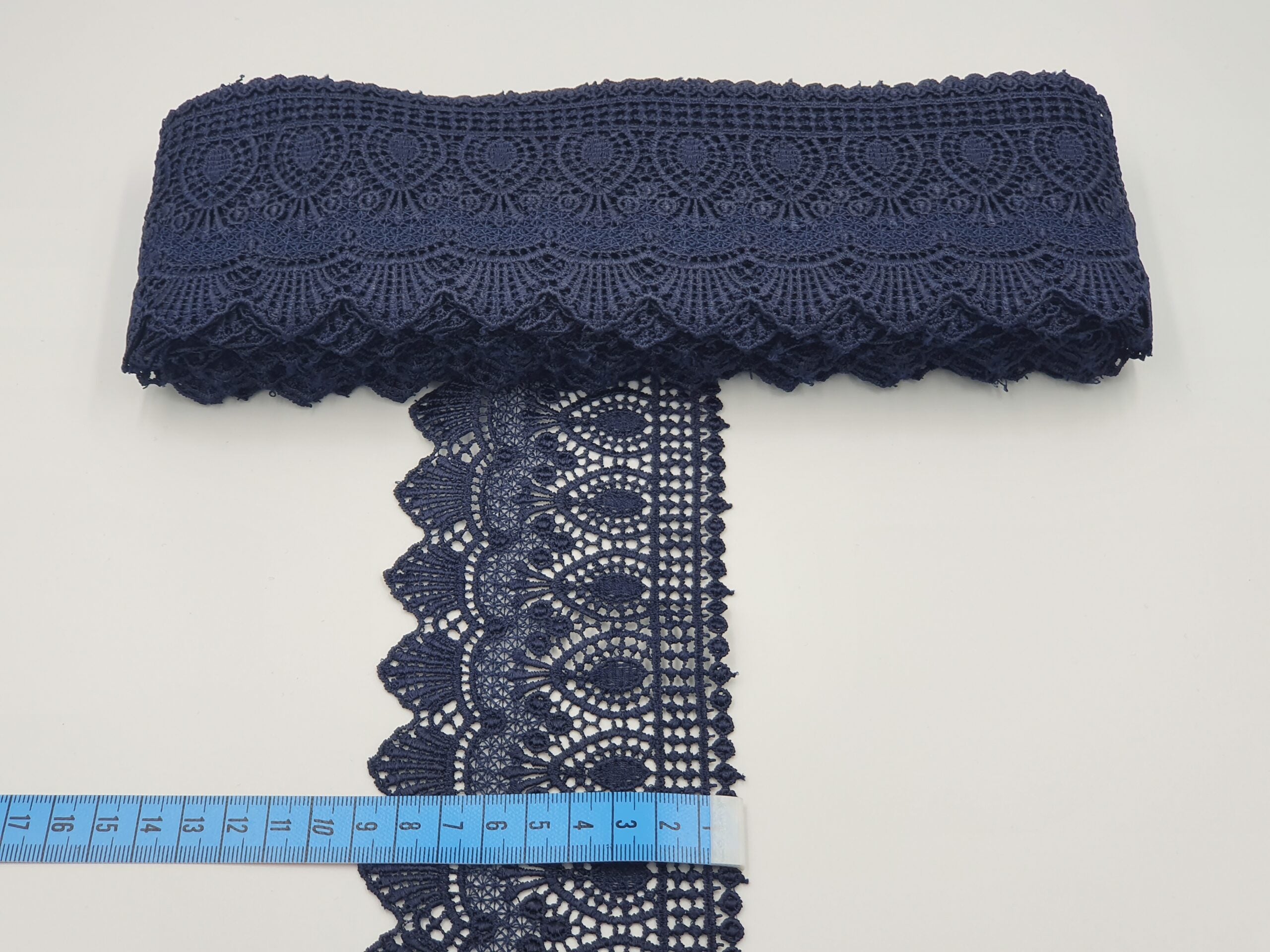Broderie bleumarin model din fir de matase