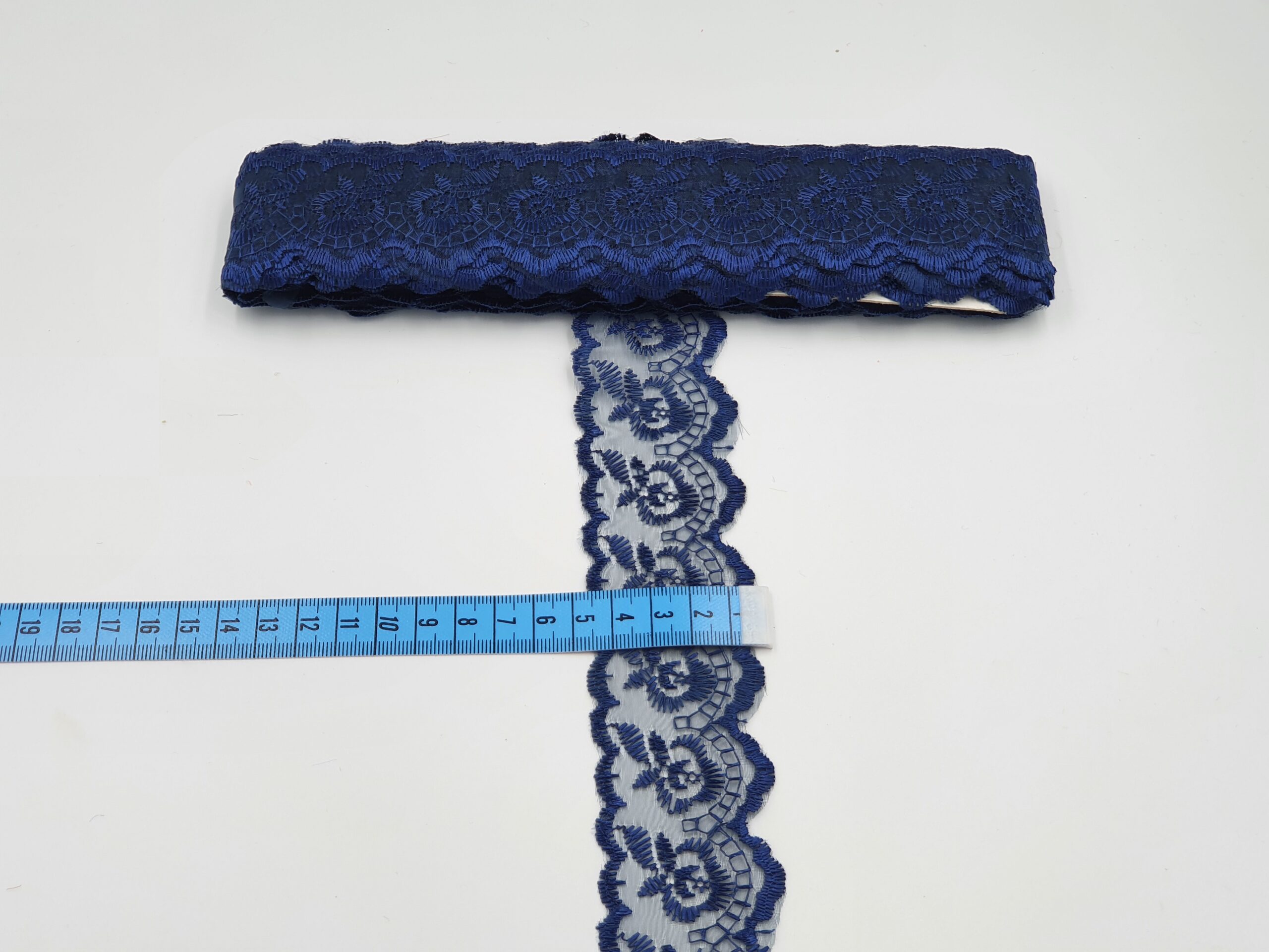 Broderie bleumarin model din fir de matase