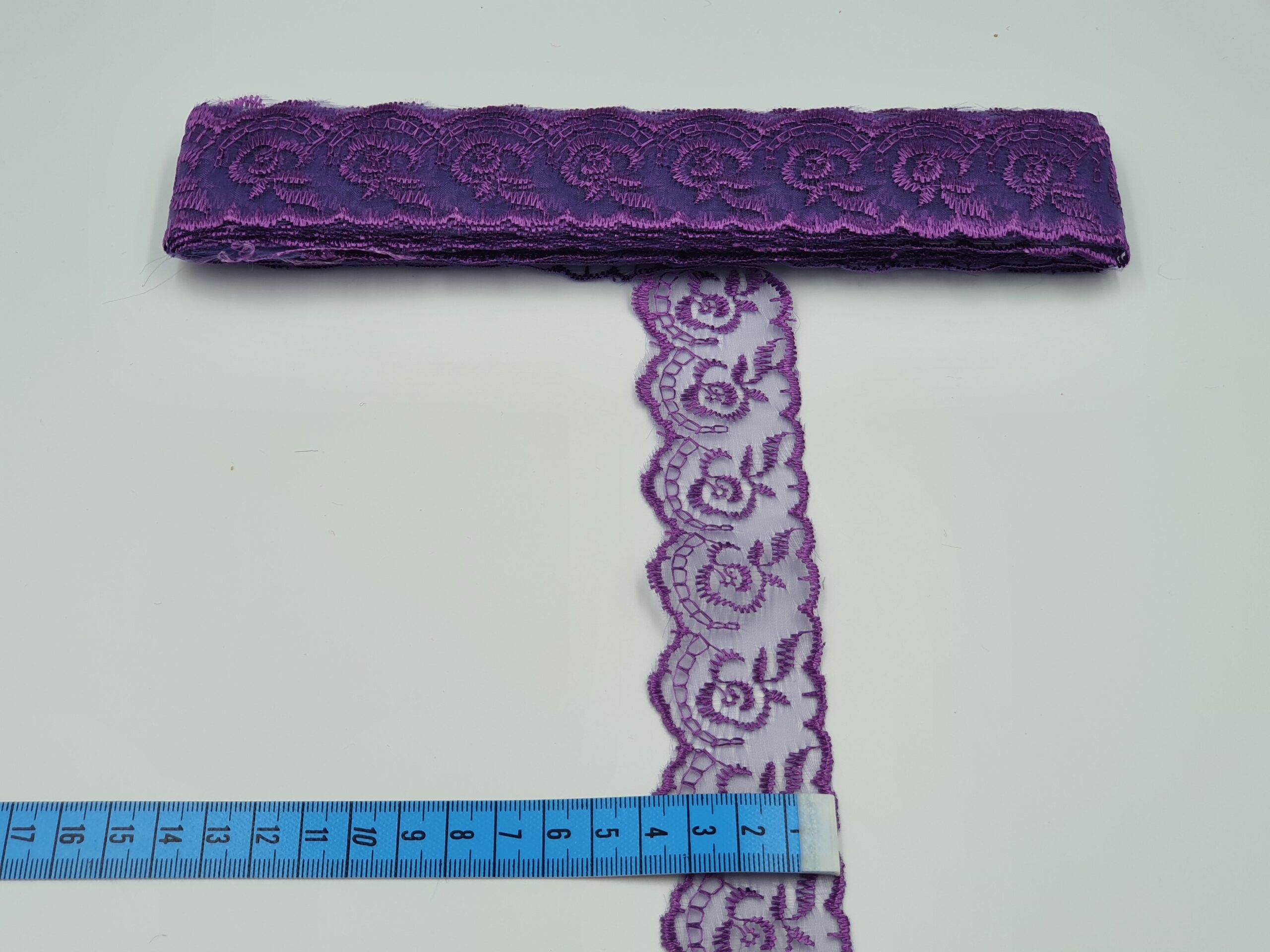 Broderie Mov model din fir de matase