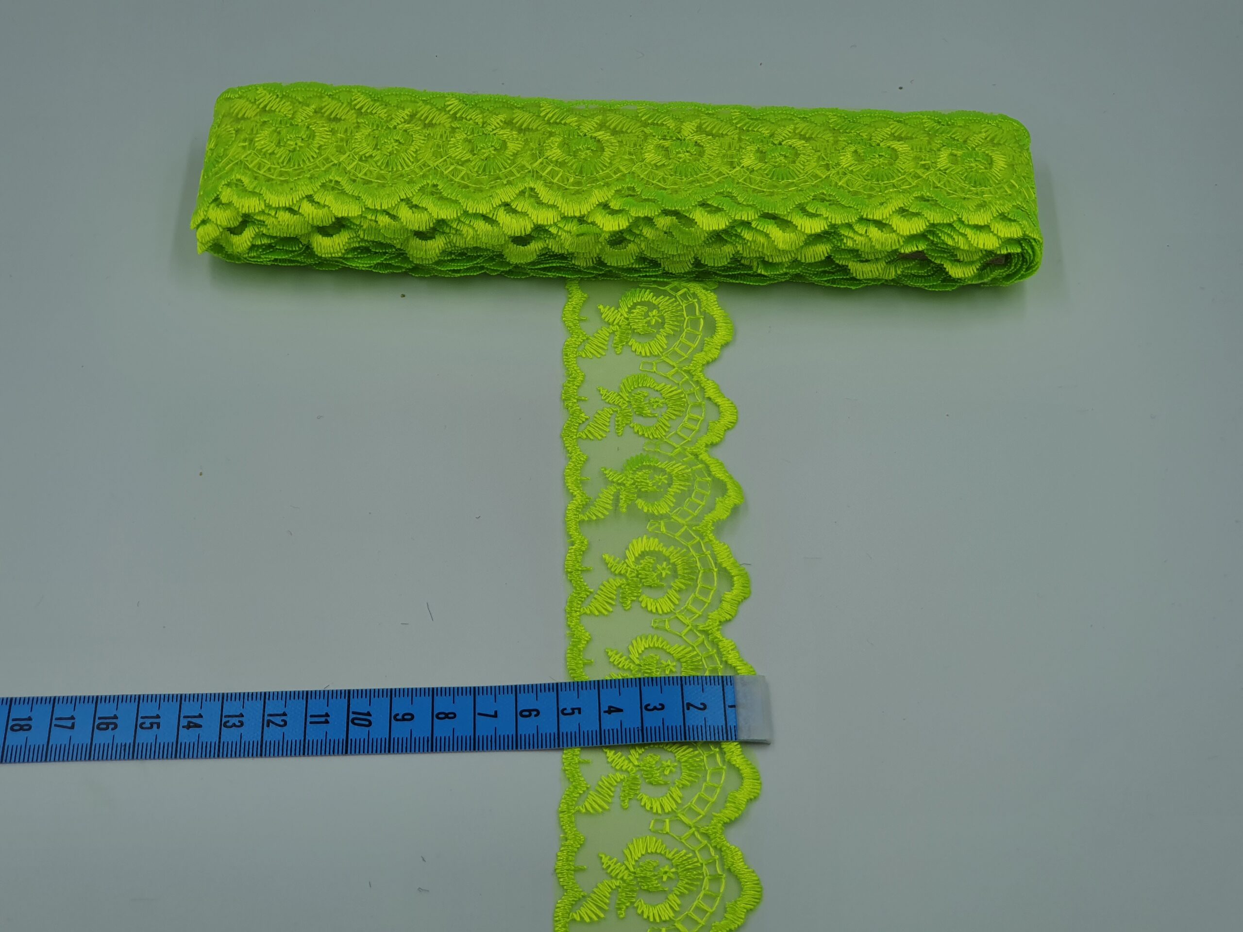 Broderie verde model din fir de matase