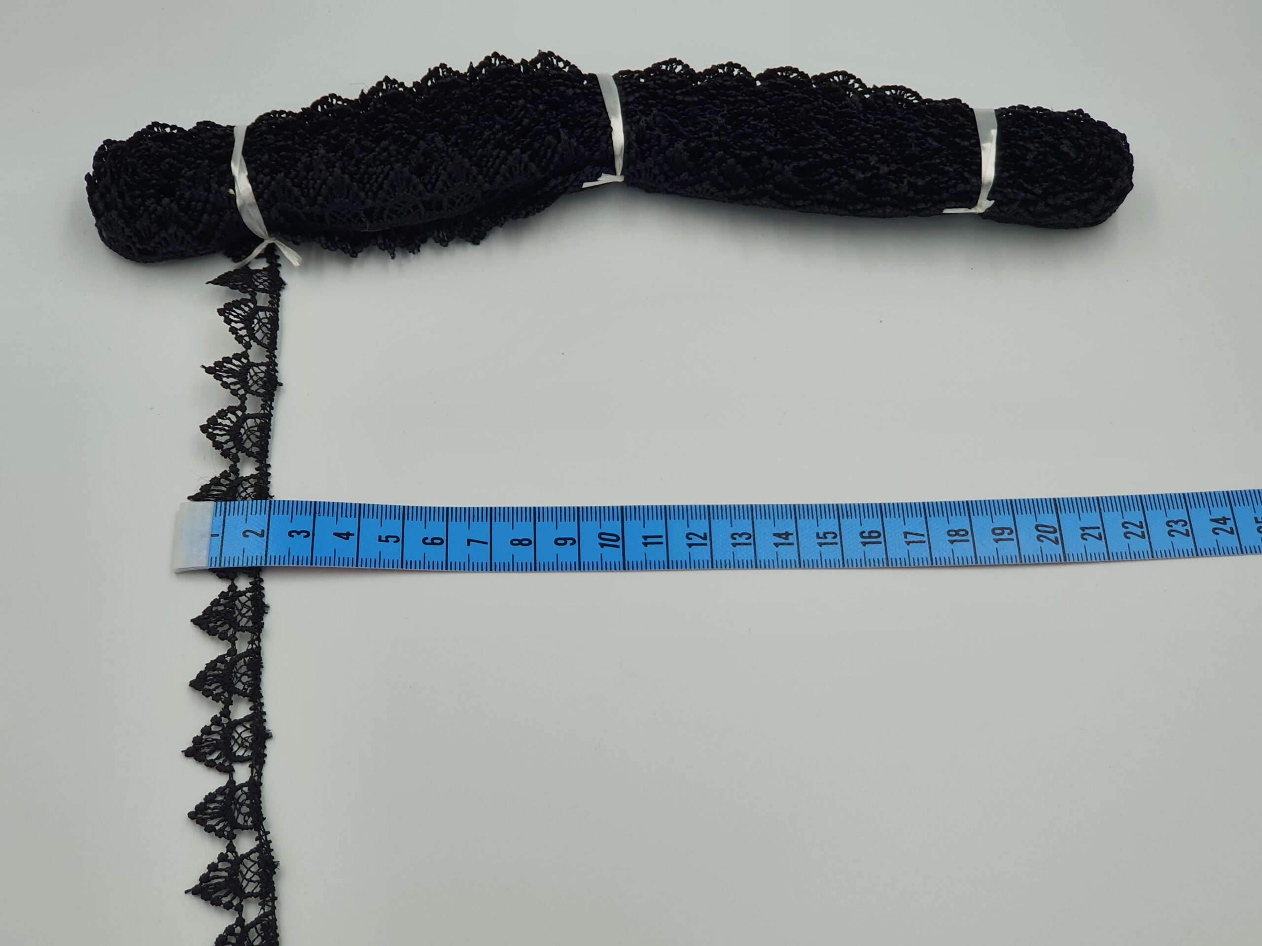 Broderie neagra model din fir de matase