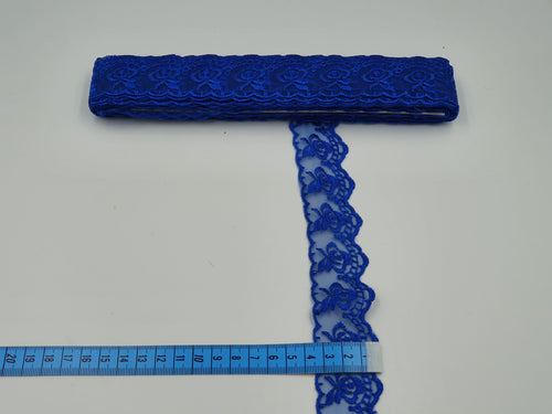 Broderie albastra model din fir de matase
