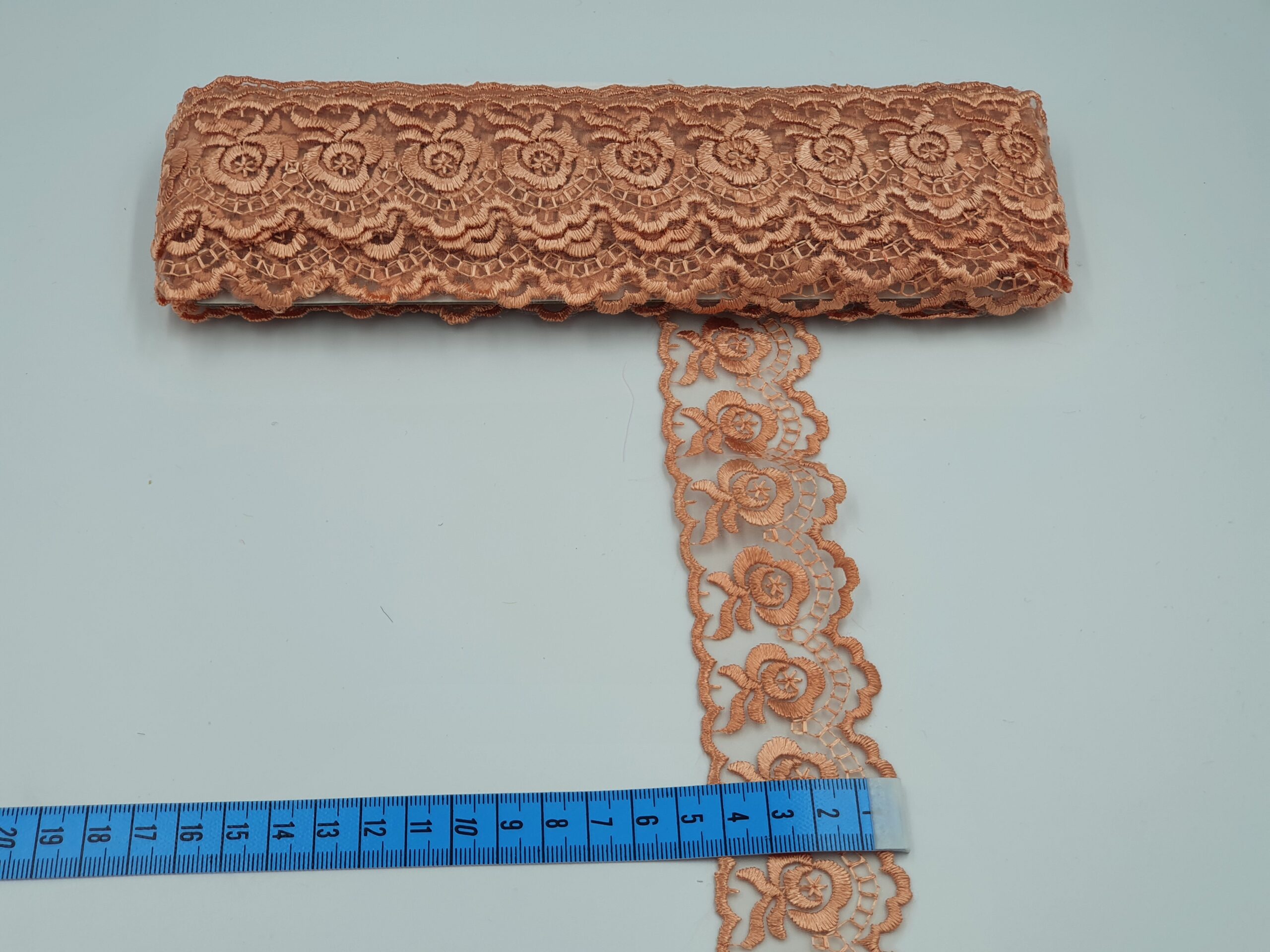 Broderie portocalie model din fir de matase