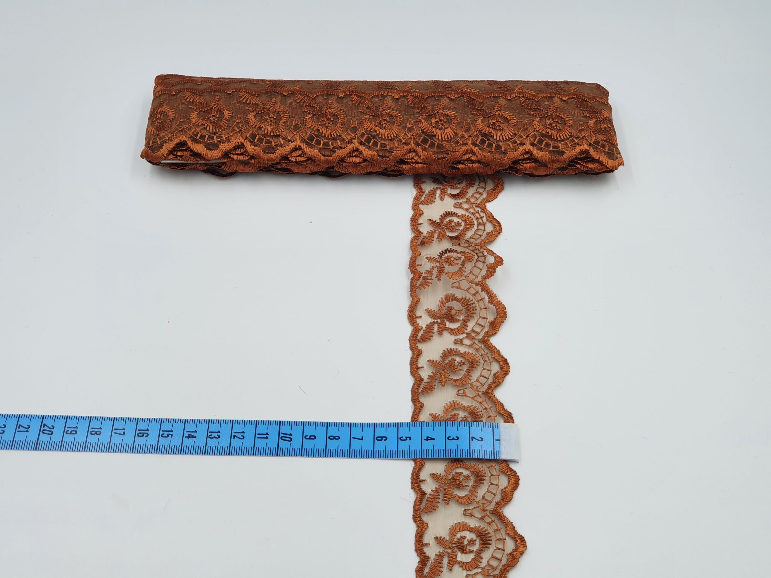 Broderie maro model din fir de matase