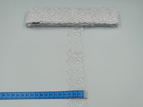 Broderie alba model din fir de matase