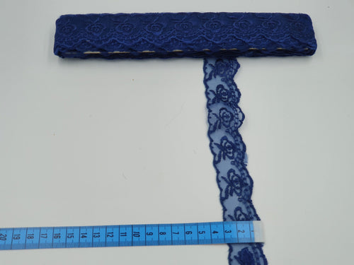 Broderie albastra model din fir de matase