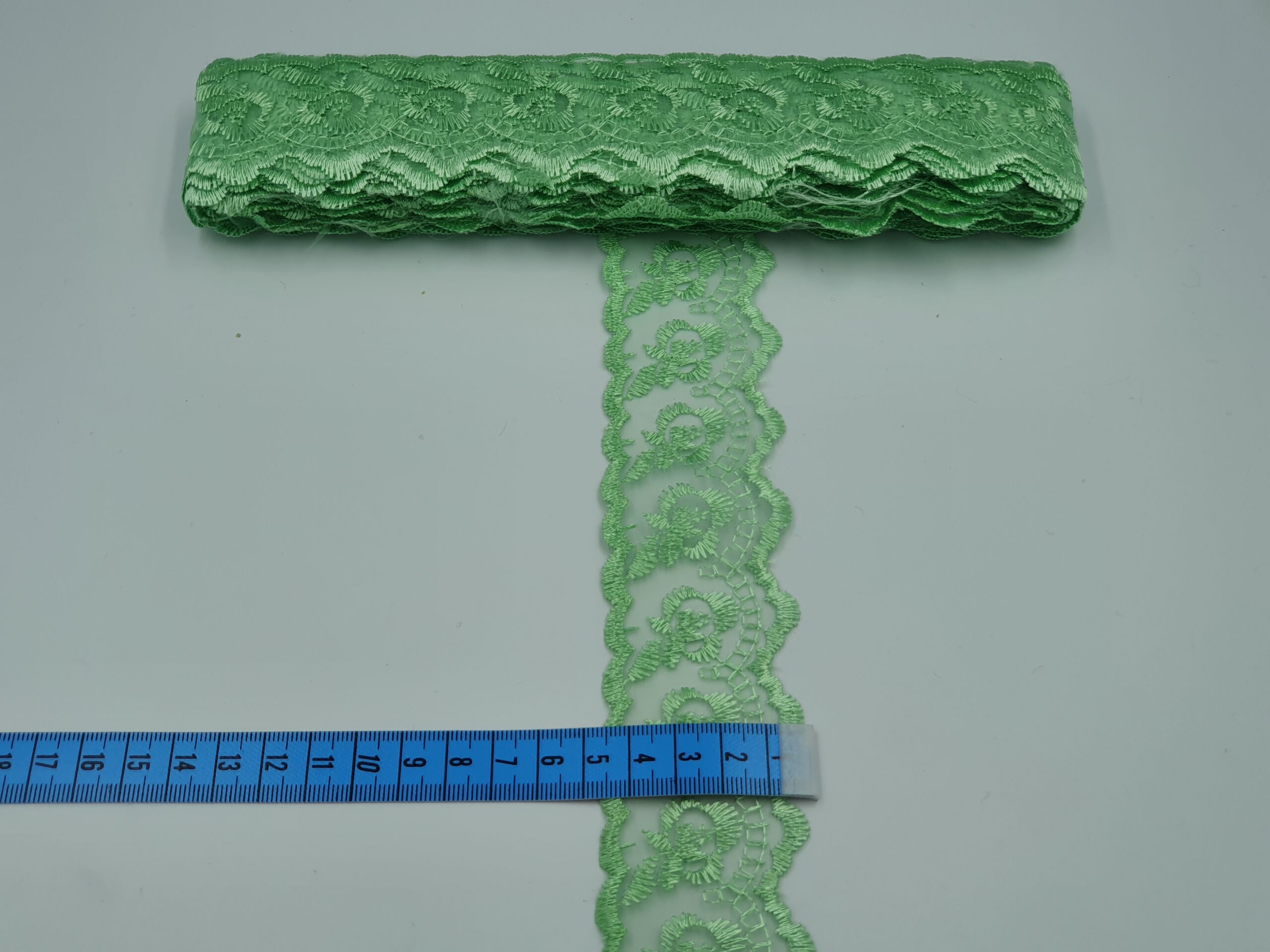 Broderie verde model din fir de matase