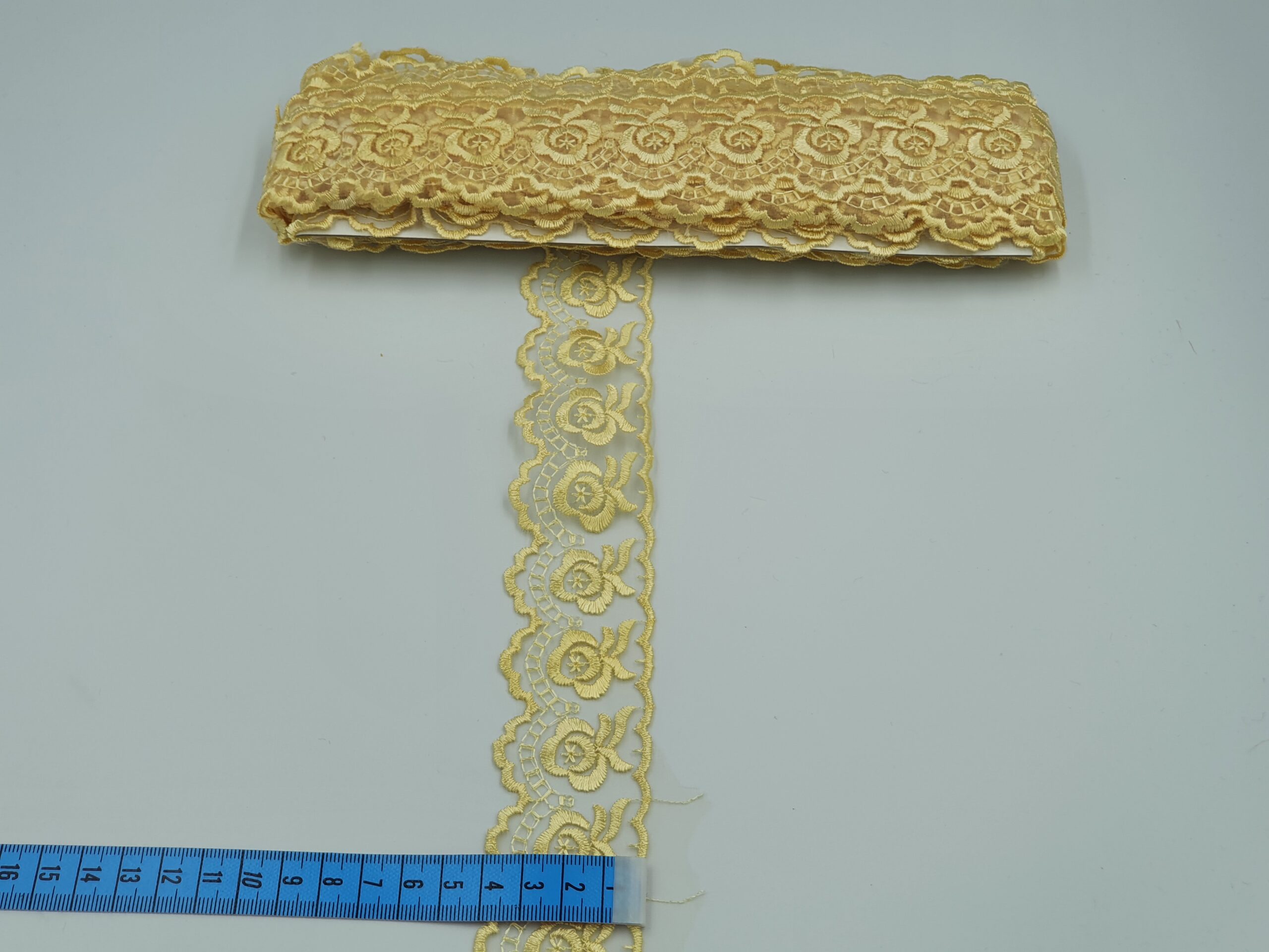 Broderie galbena model din fir de matase