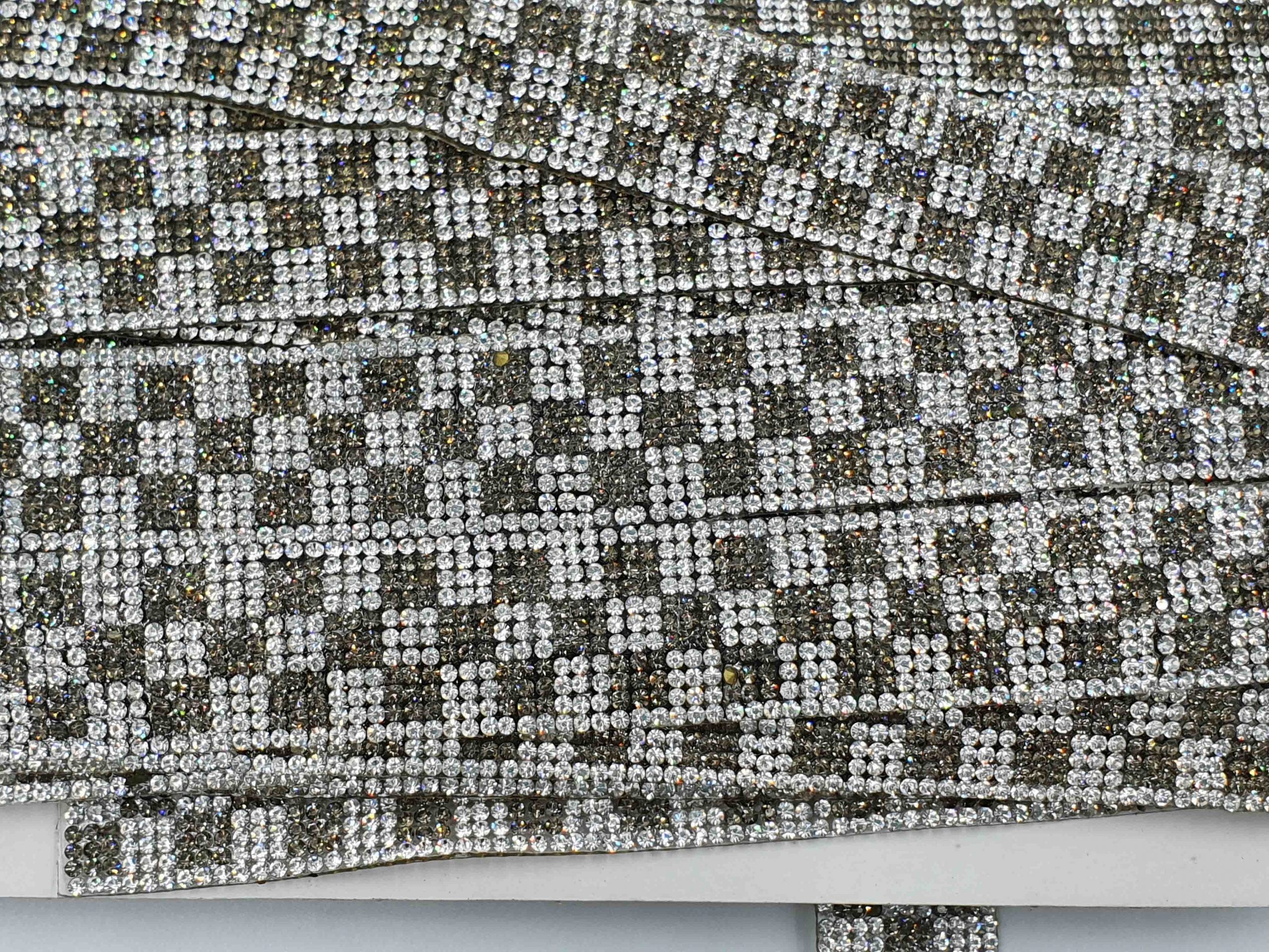 Aplicatie banda, argintiu cu auriu, baza silicon cu strasuri, 20mm latime