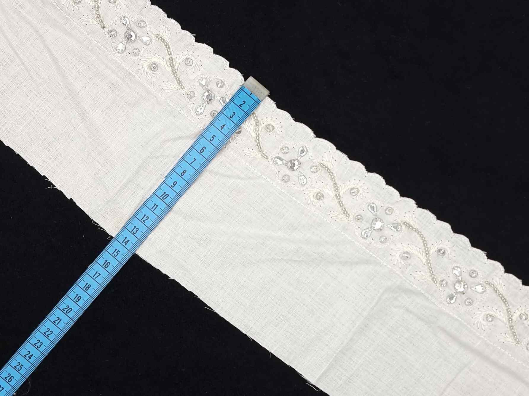 Dantela Bumbac, pe pânză, lățime 14 cm, model ștrasuri cusute