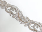 Pasmanterie de ocazie, model floral, cu margele cilindrice cusute, 5cm, argintiu