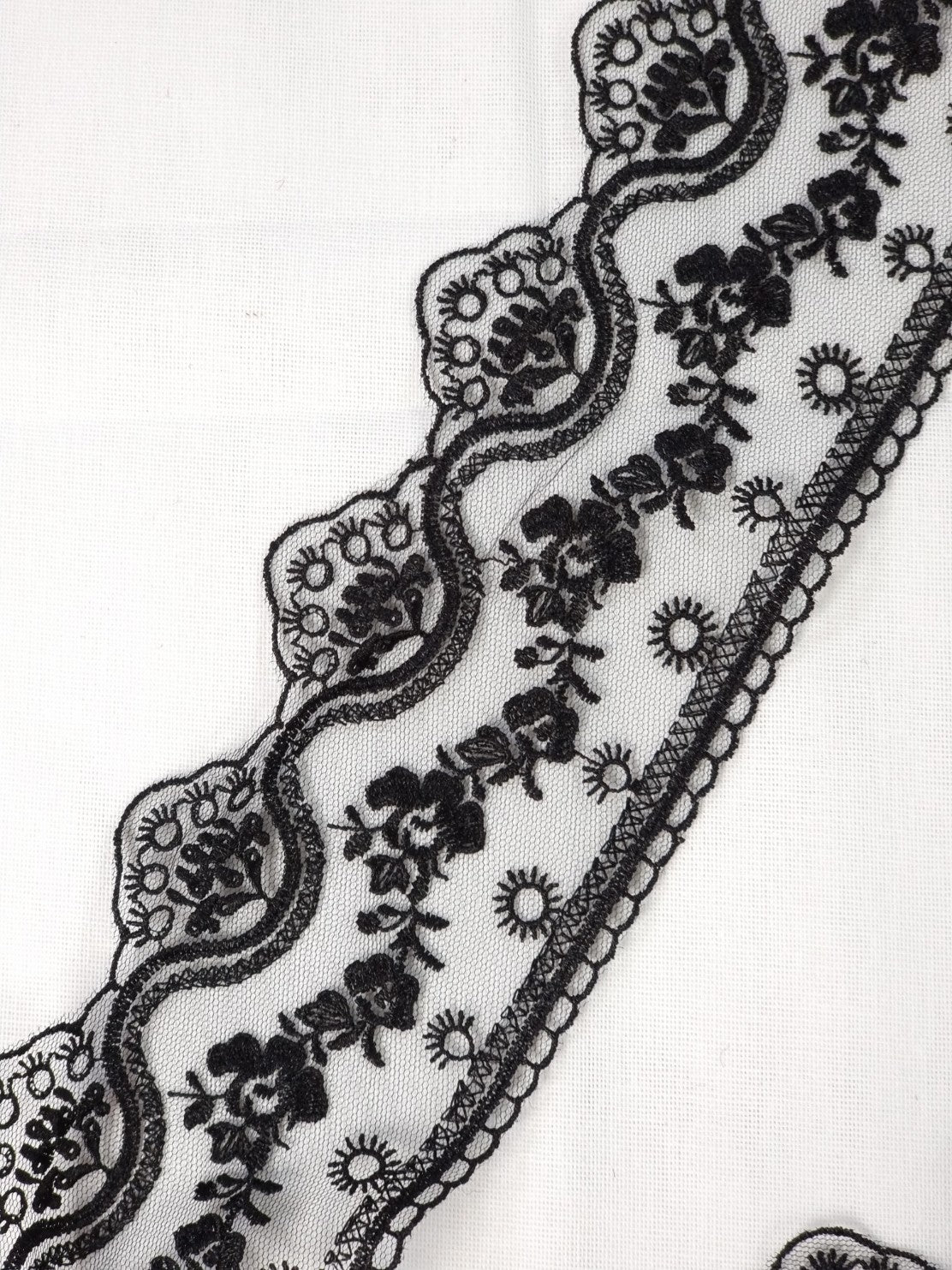 Dantela cu broderie pe fundal din tull, latime 6cm, Negru