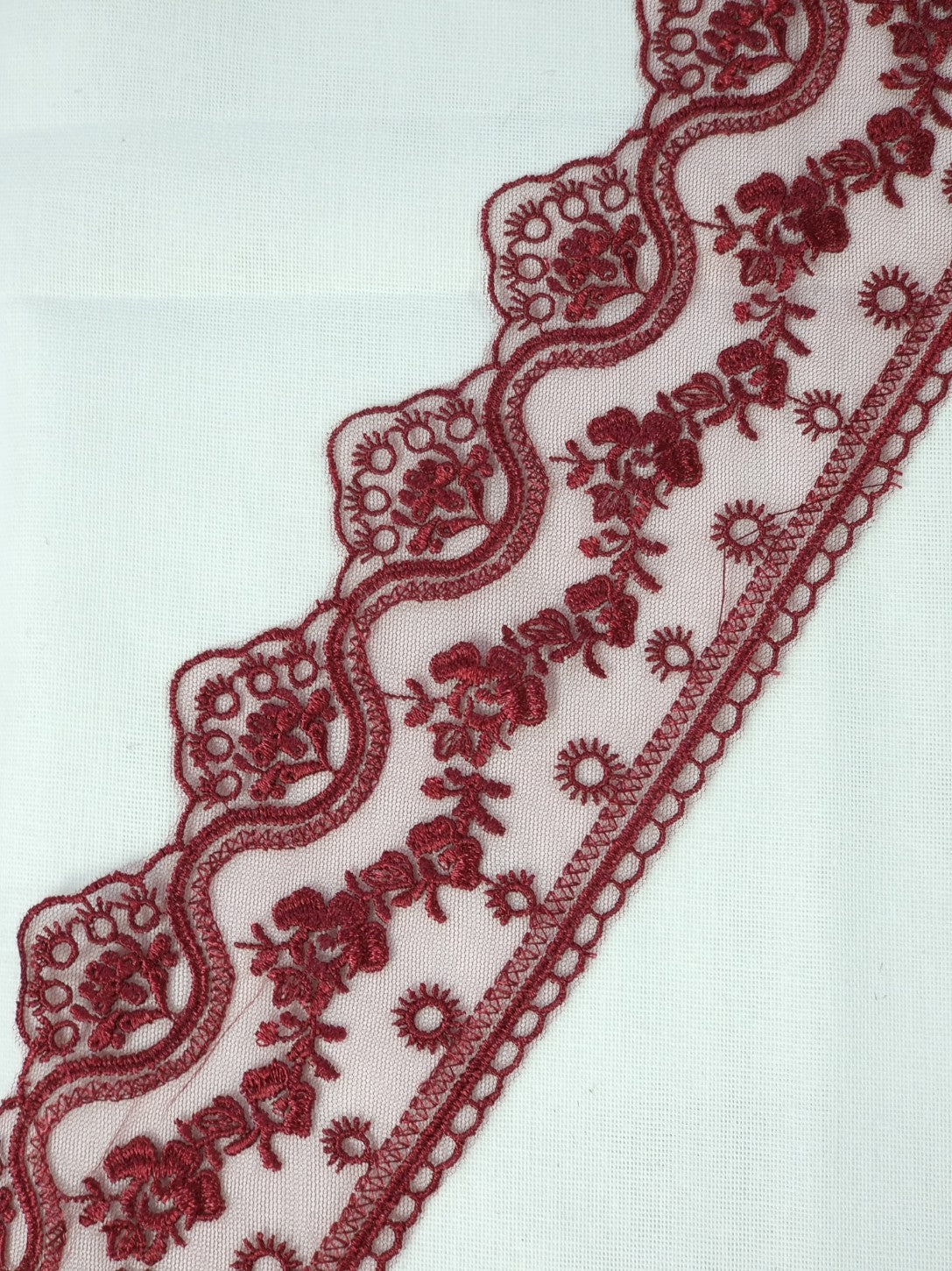 Dantela cu broderie pe fundal din tull, latime 6cm, GRENA