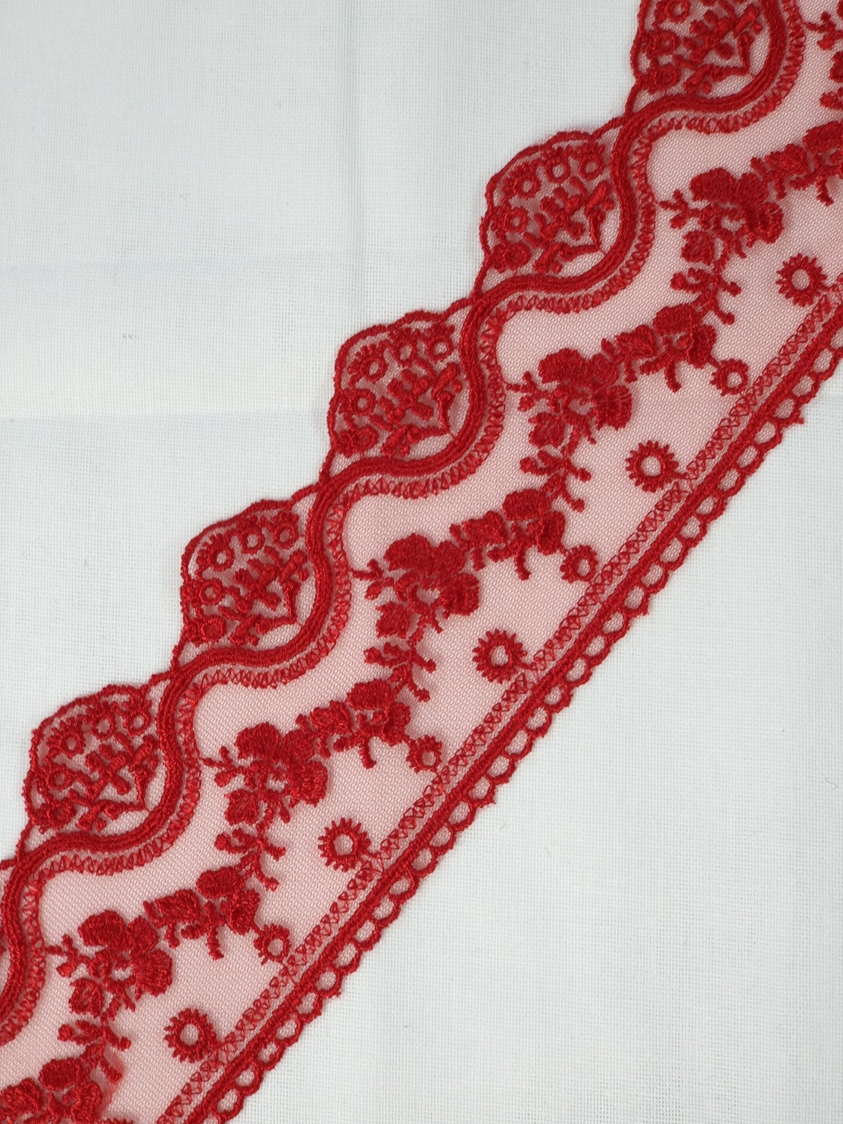 Dantela cu broderie pe fundal din tull, latime 6cm, Rosu