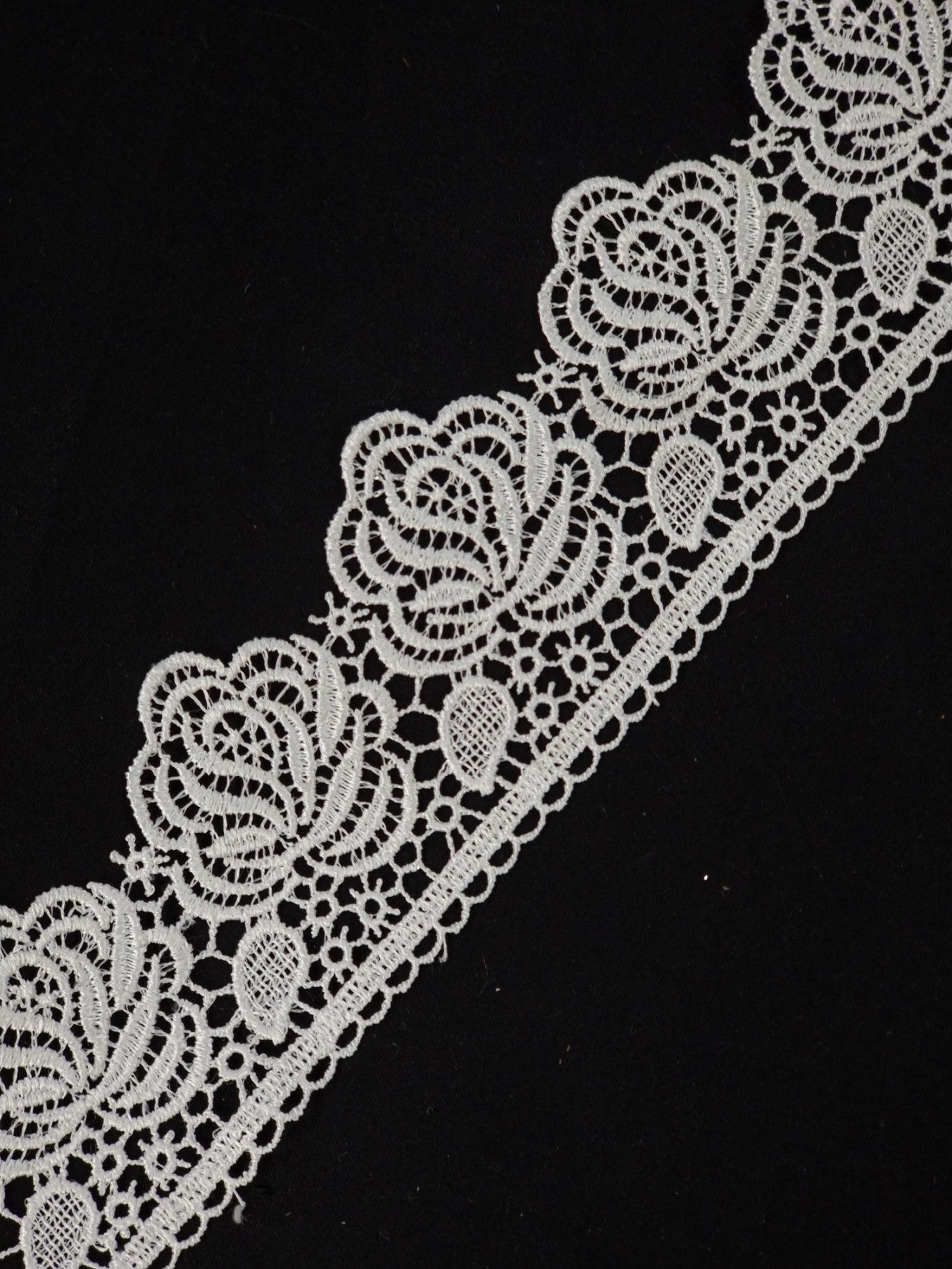 Dantela fixa, Broderie model trandafir, latime 4cm, Alb