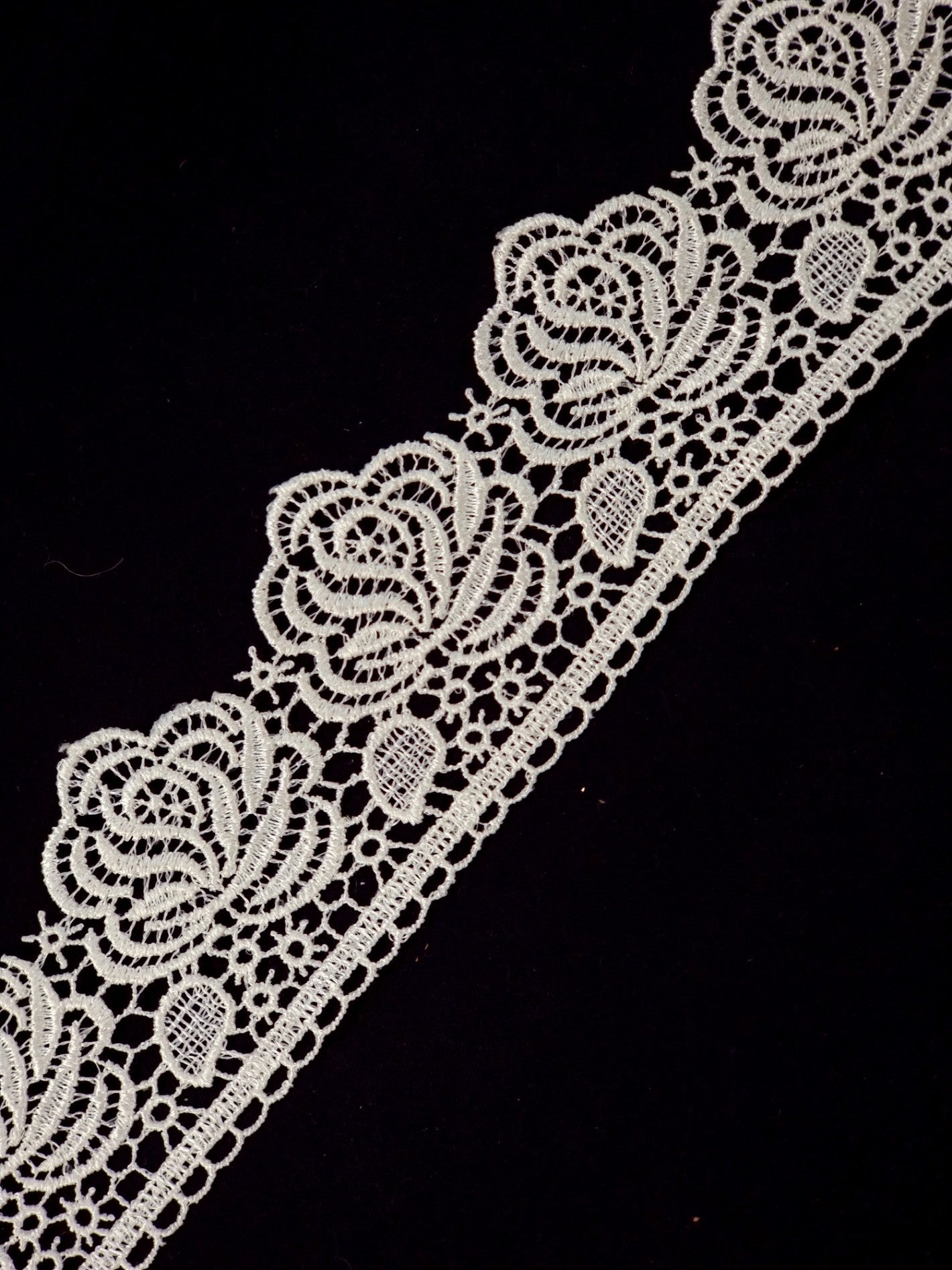 Dantela fixa, Broderie model trandafir, latime 4cm, Crem
