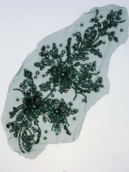 Aplicatie vestimentara, model floral cu paiete si margele cusute, Verde inchis