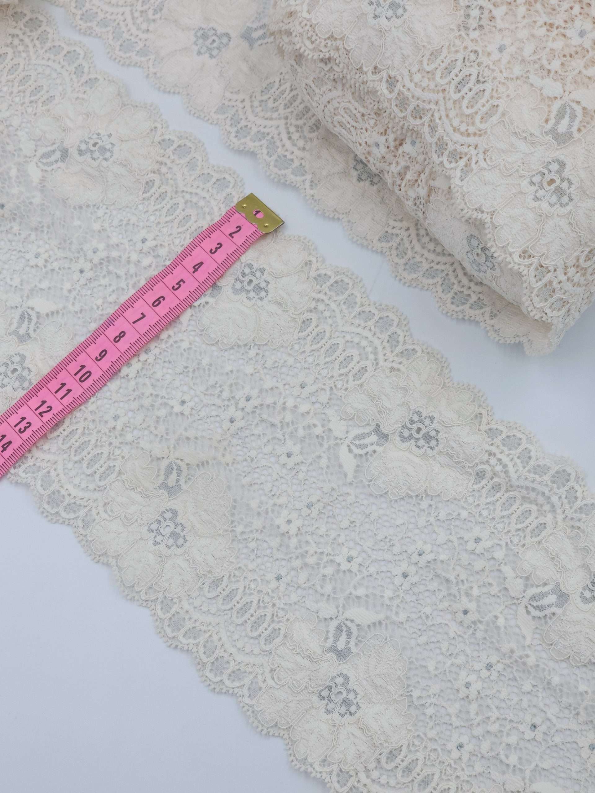 Dantela din poliester, crem cu argintiu, 14,5cm