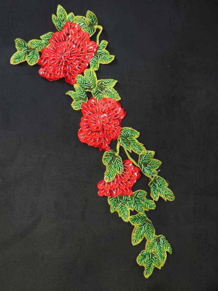 Aplicație vestimentara, model floral cu margele si paiete, 40x15cm