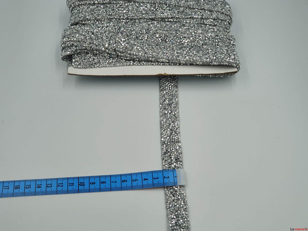 Aplicatie banda, argintie, baza silicon cu strasuri, 20mm latime
