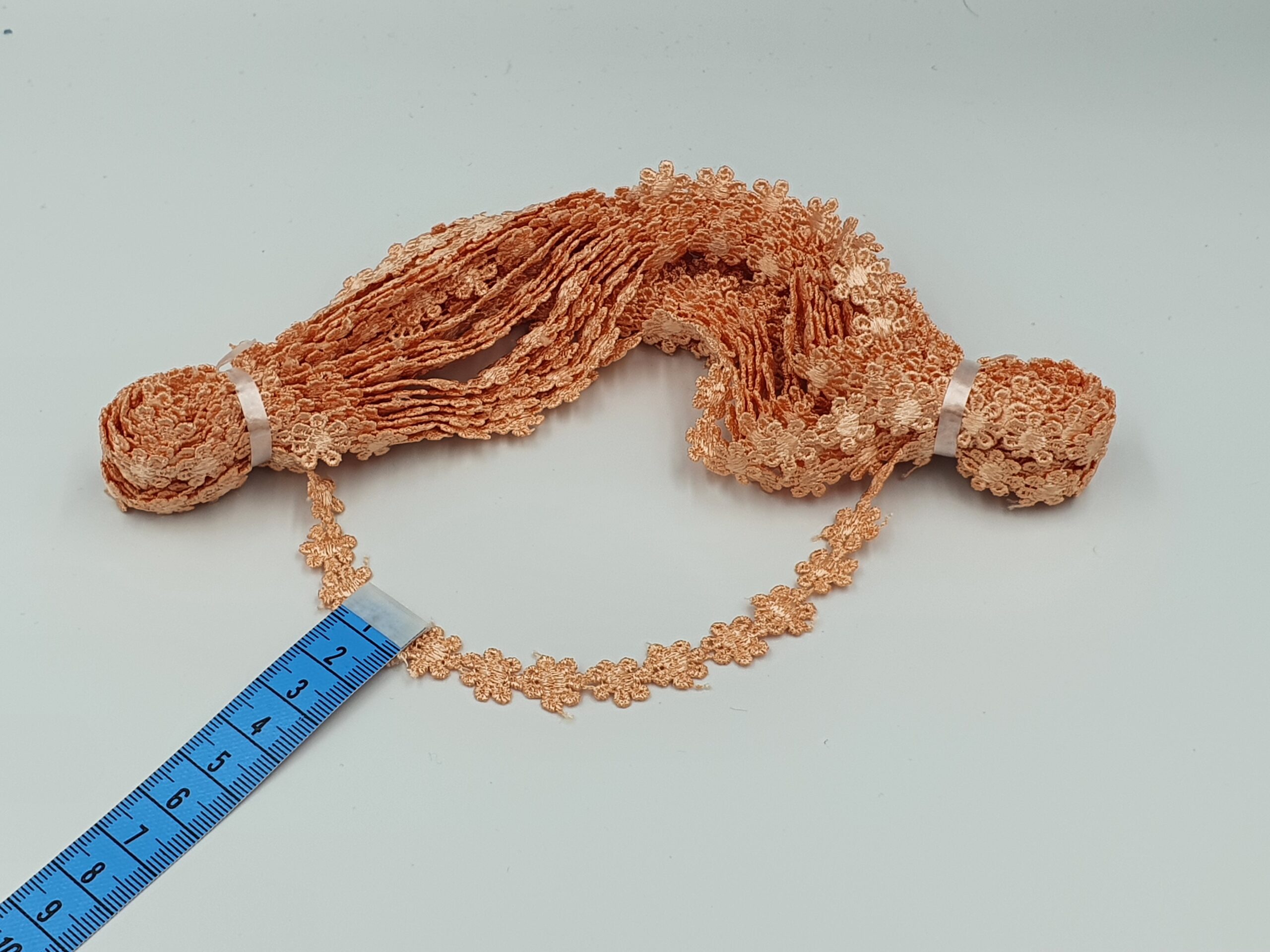 Broderie Portocalie model din fir de matase