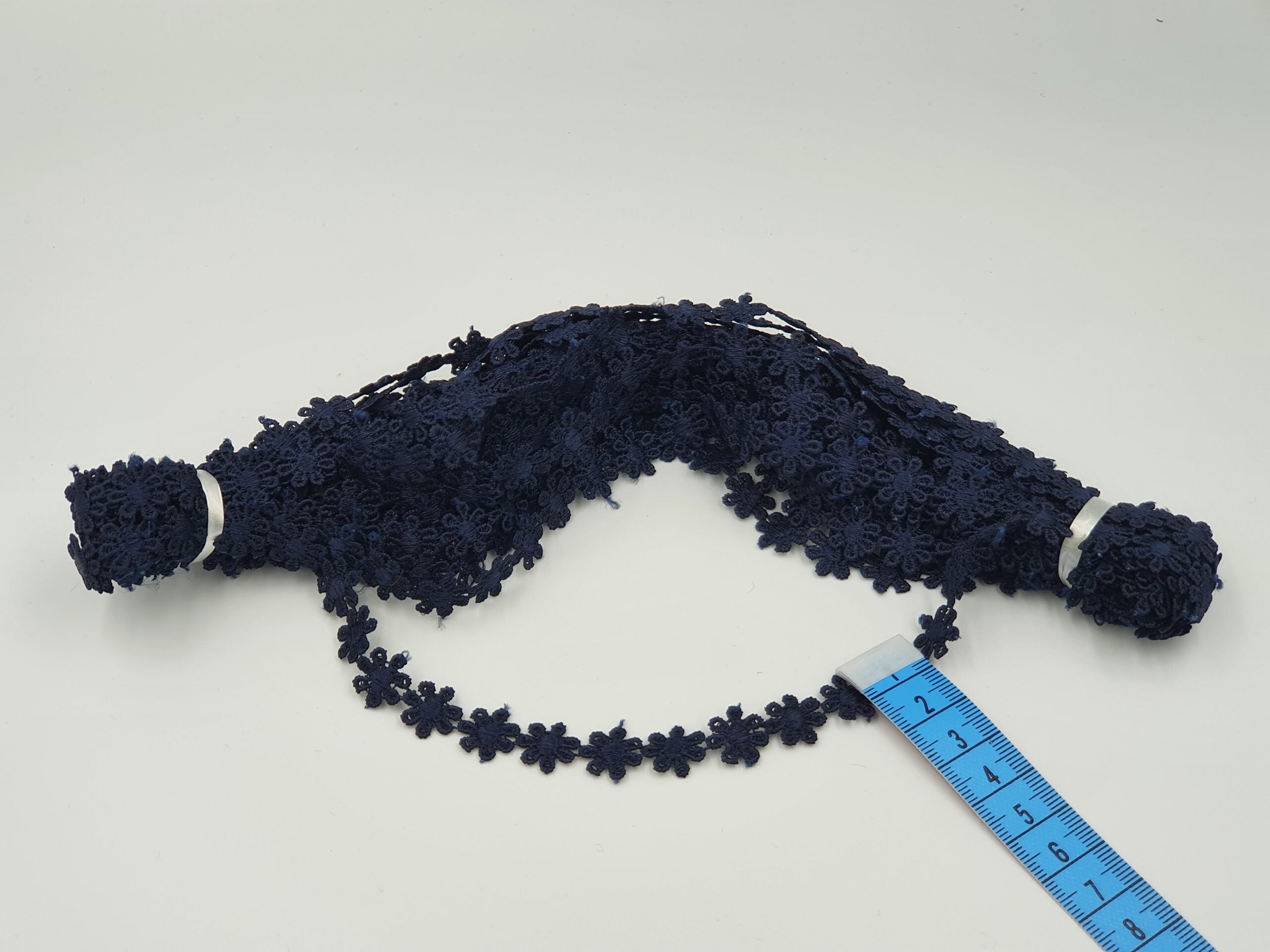 Broderie bleumarin model din fir de matase