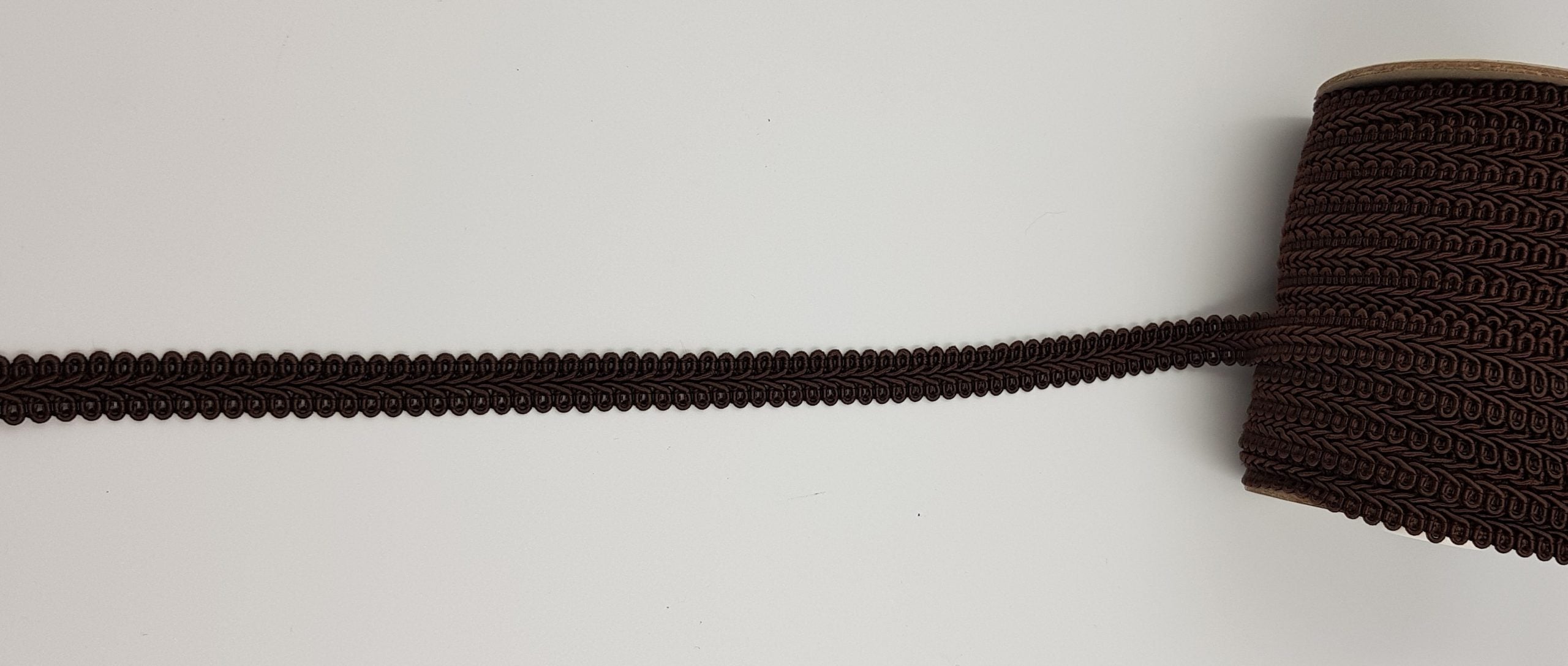 Galon de culoare maro