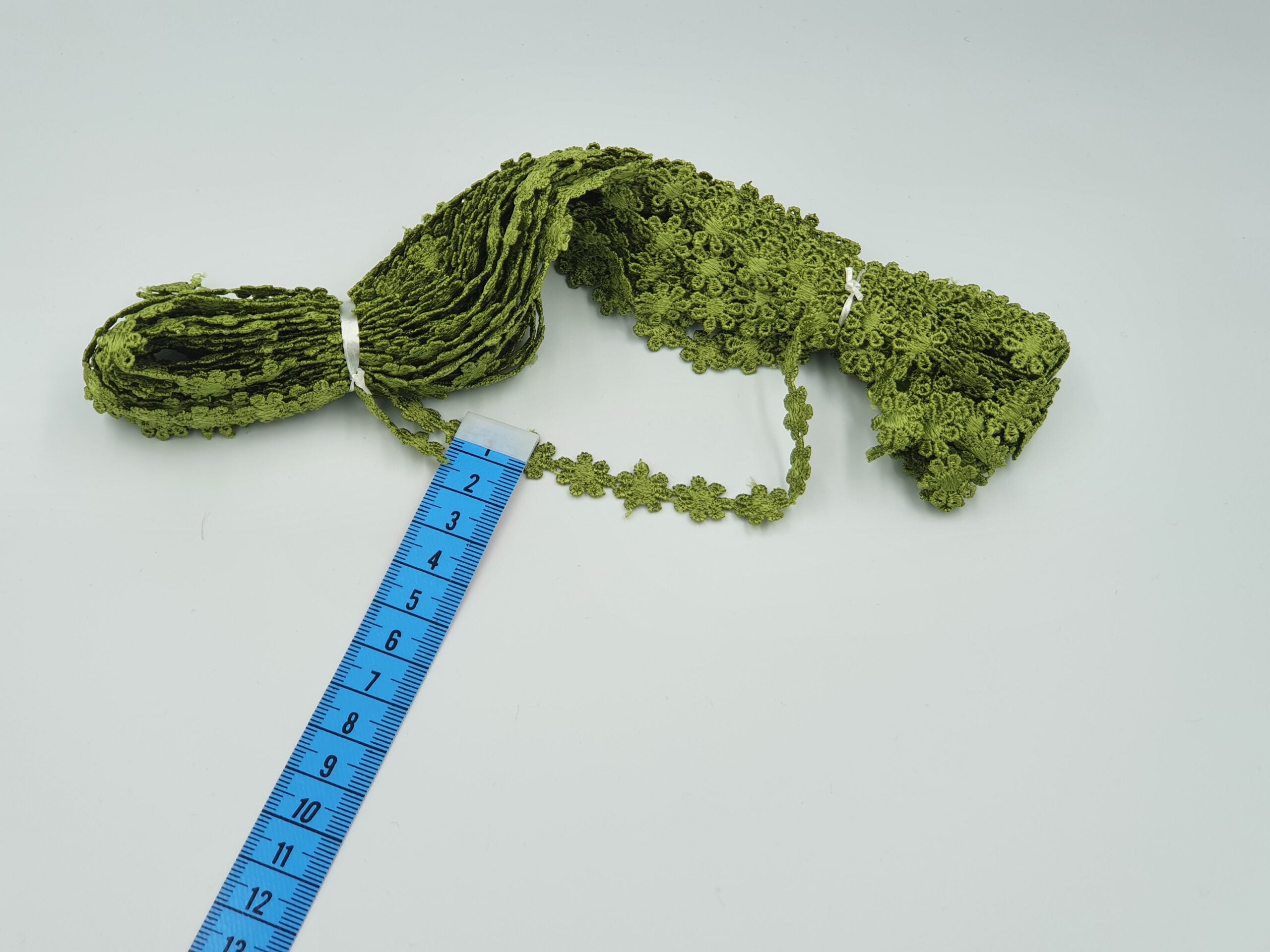 Broderie verde model din fir de matase