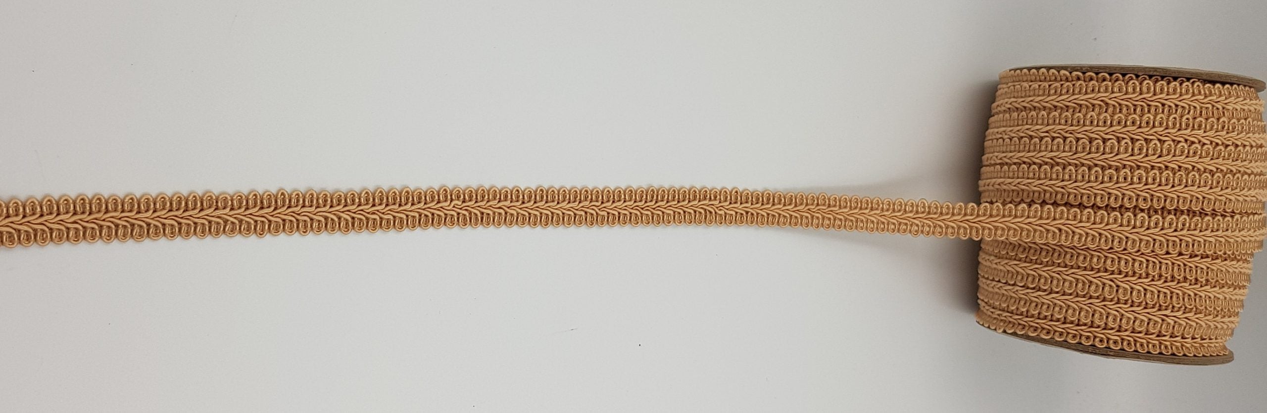 Galon de culoare bej