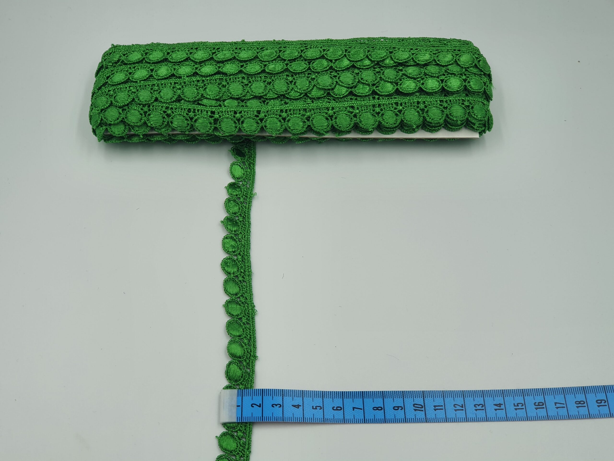 Broderie verde model din fir de matase