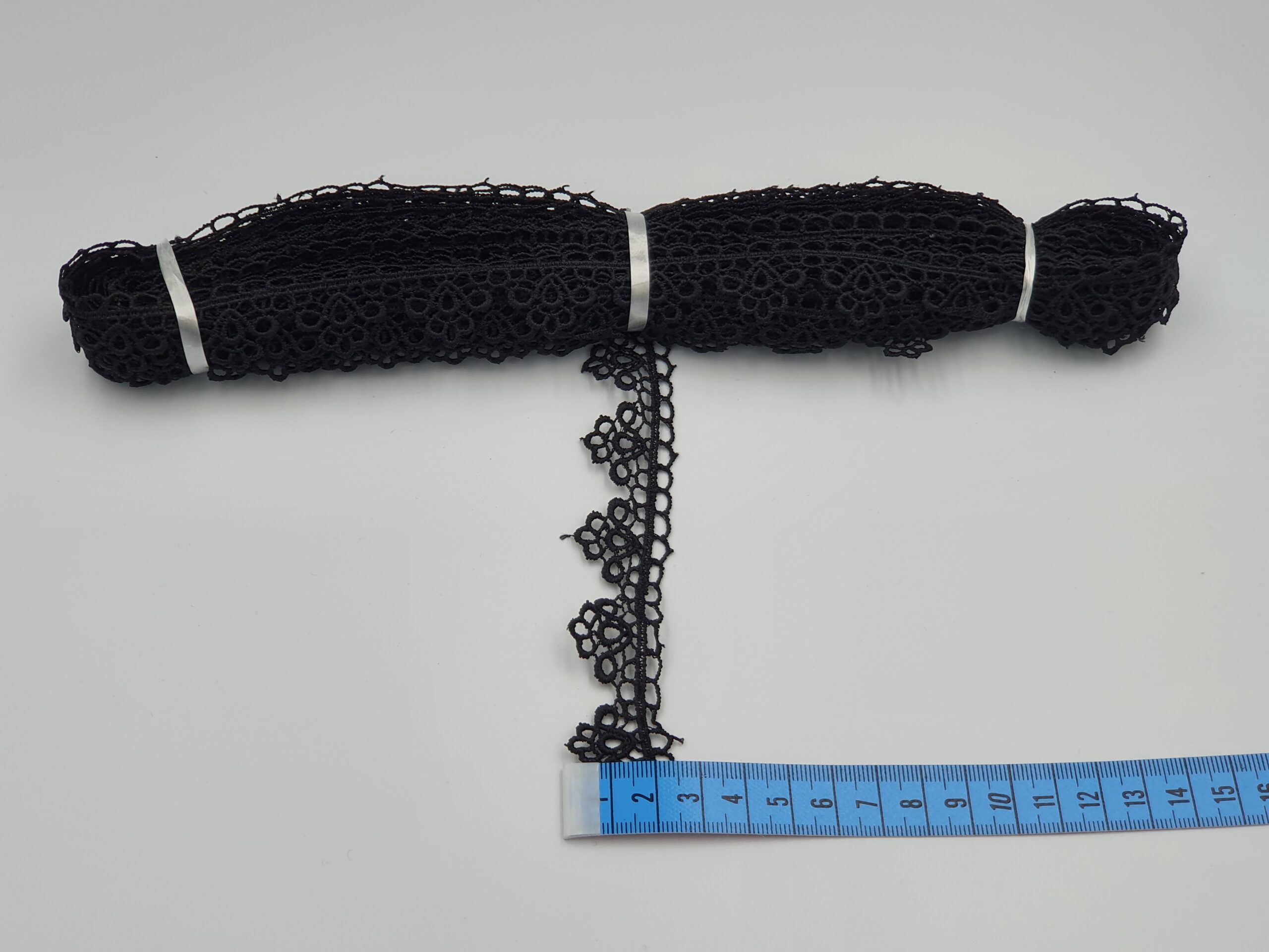 Broderie neagra model din fir de matase