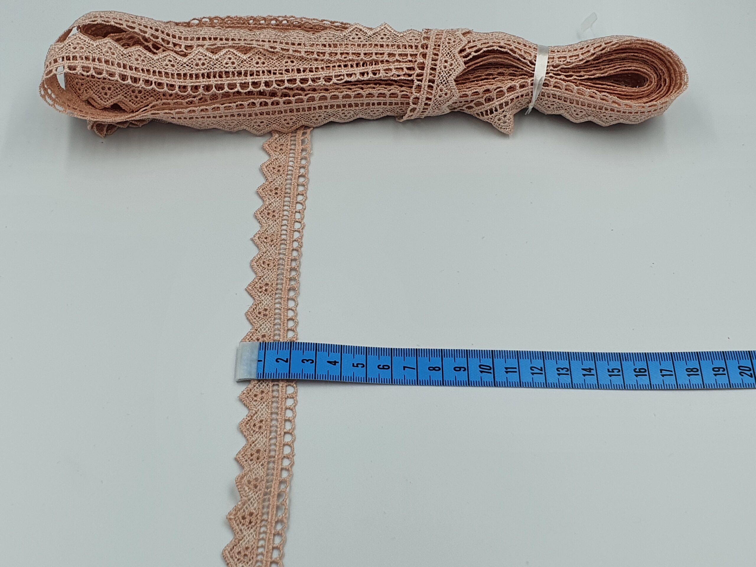 Broderie Roz-prafuit model din fir de matase