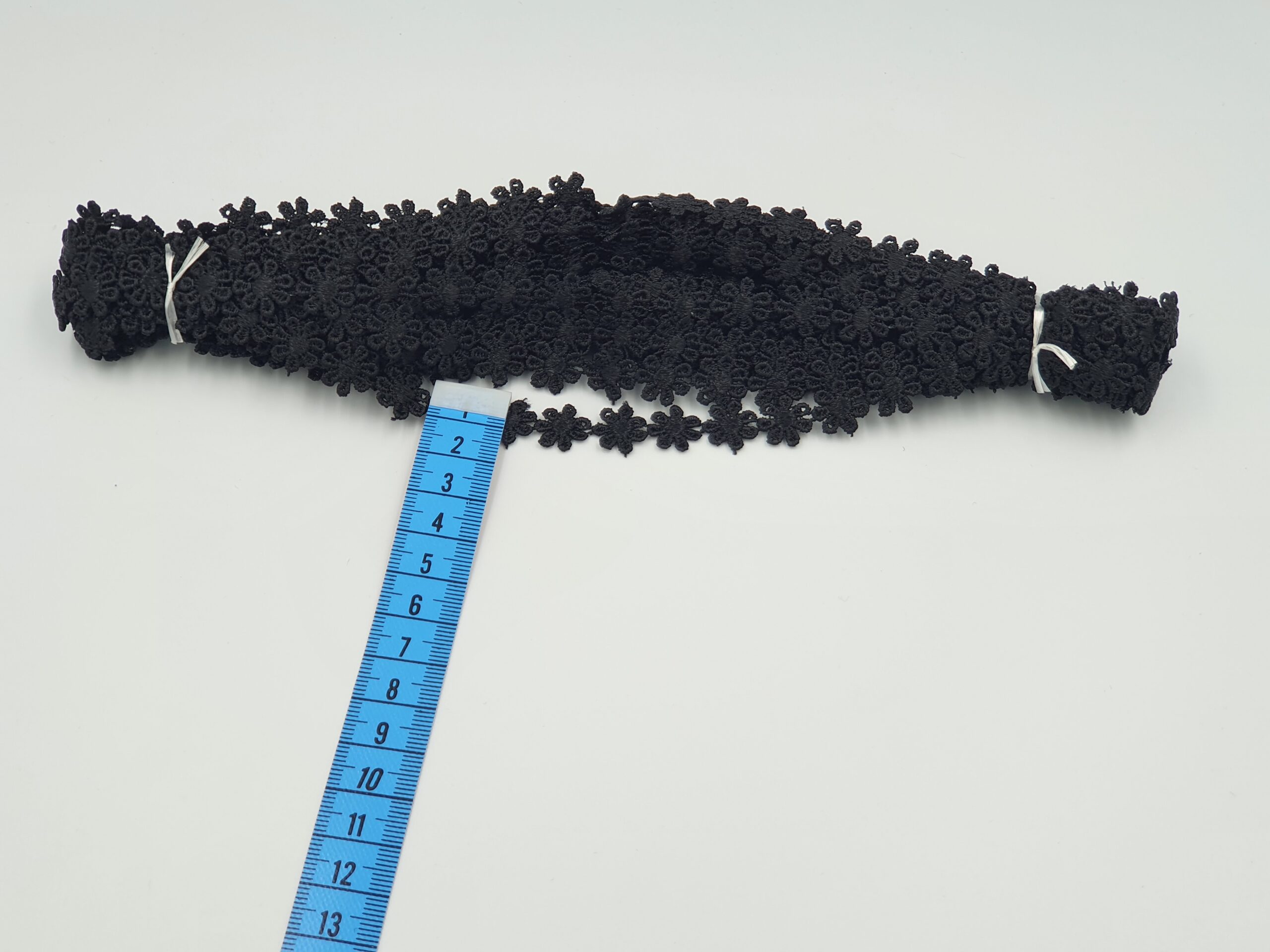 Broderie neagra model din fir de matase