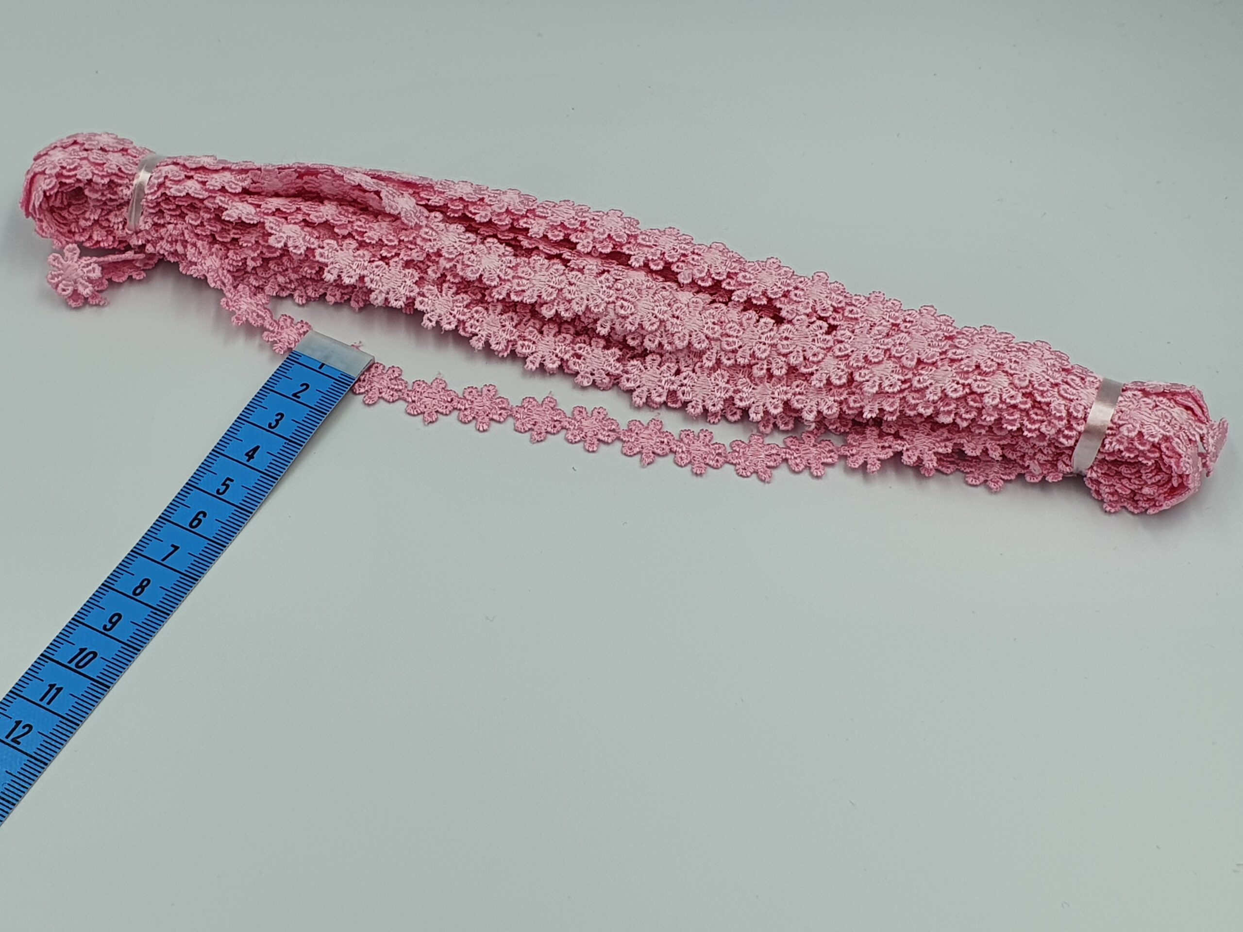 Broderie Roz model din fir de matase